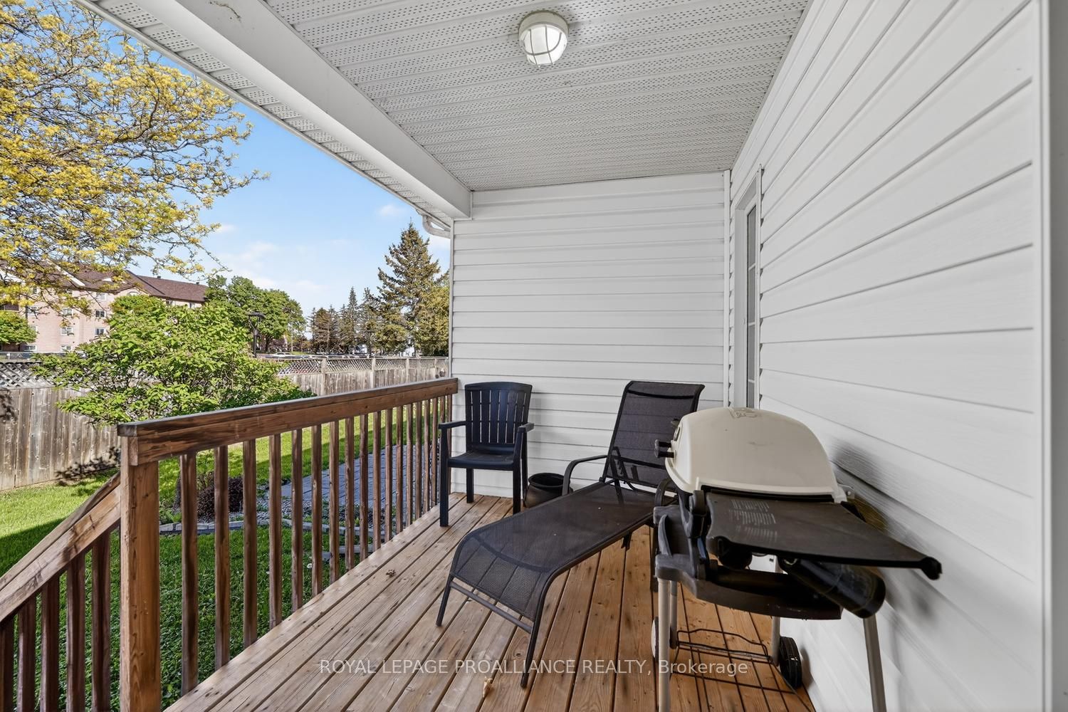 157 Steacy Gardens E Property Photo 14