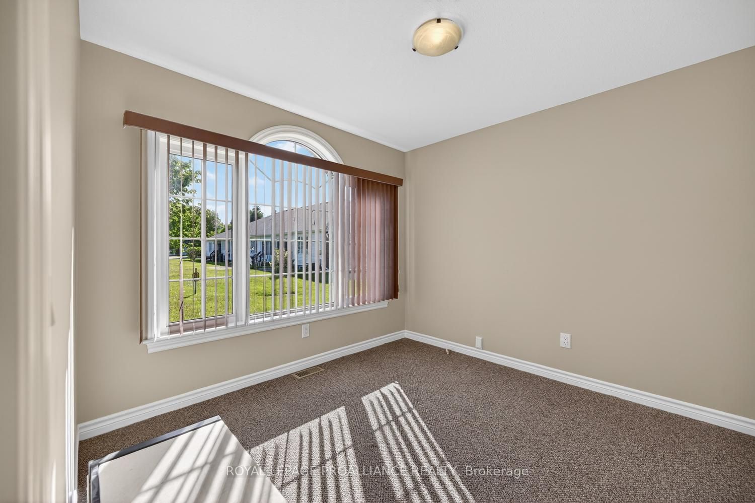 157 Steacy Gardens E Property Photo 15