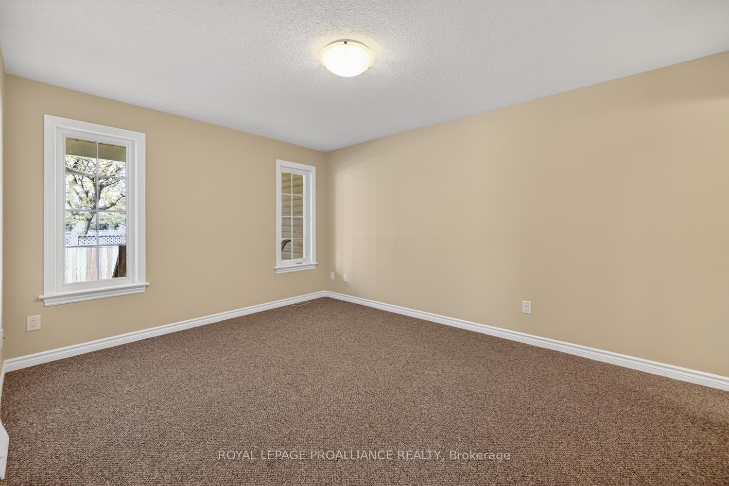 157 Steacy Gardens E Property Photo 17
