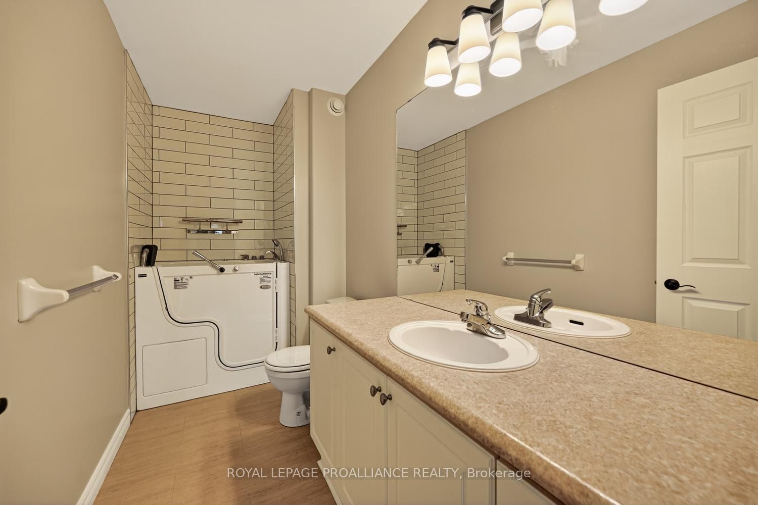 157 Steacy Gardens E Property Photo 21