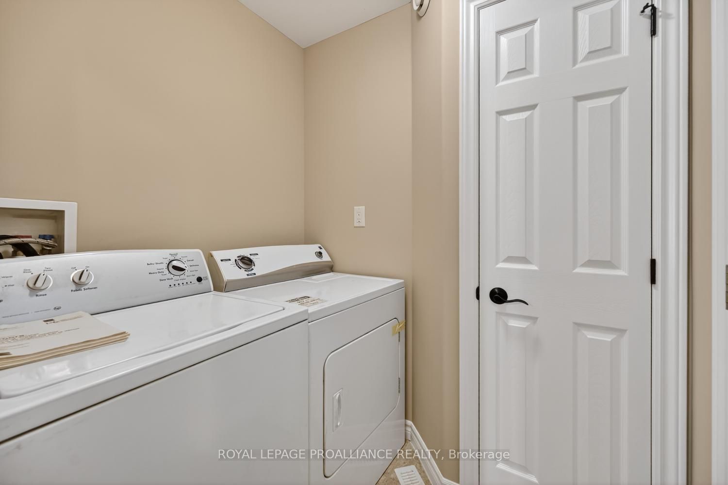157 Steacy Gardens E Property Photo 22