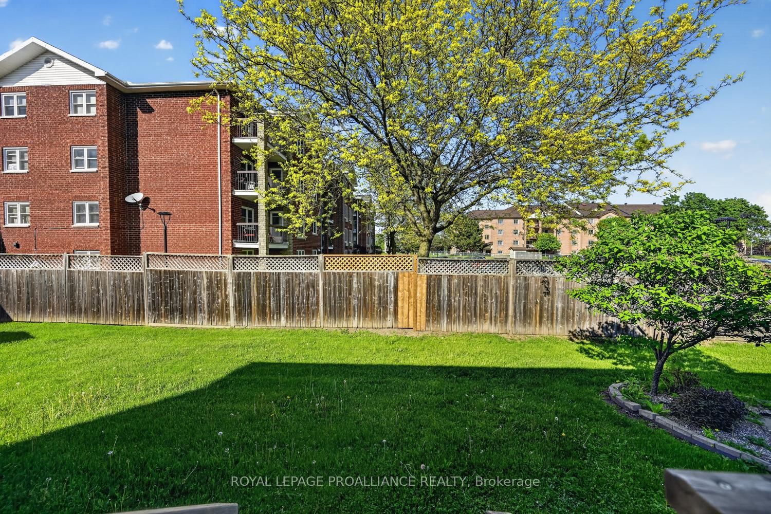 157 Steacy Gardens E Property Photo 24