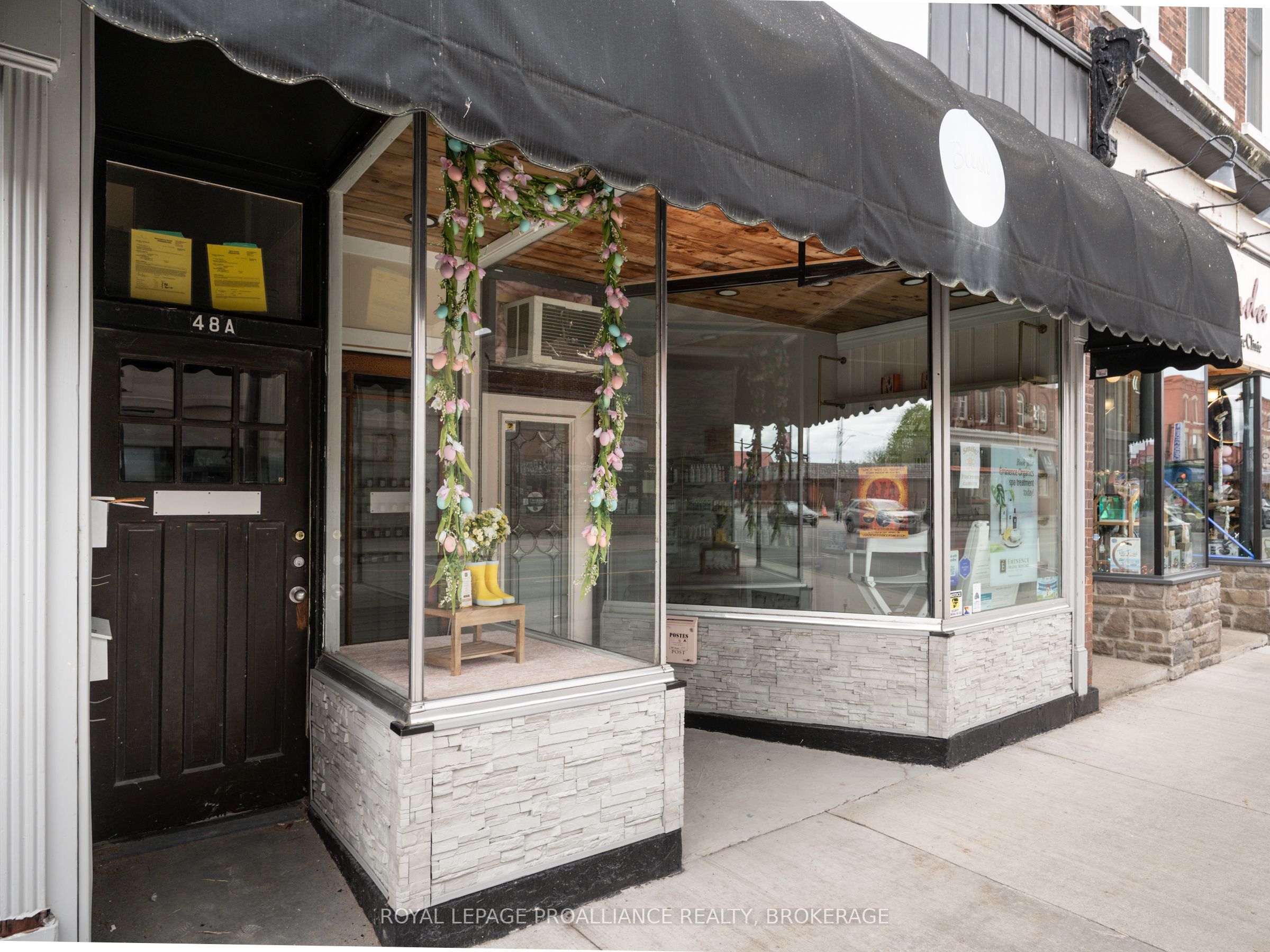 48 Dundas Street E Property Photo 2