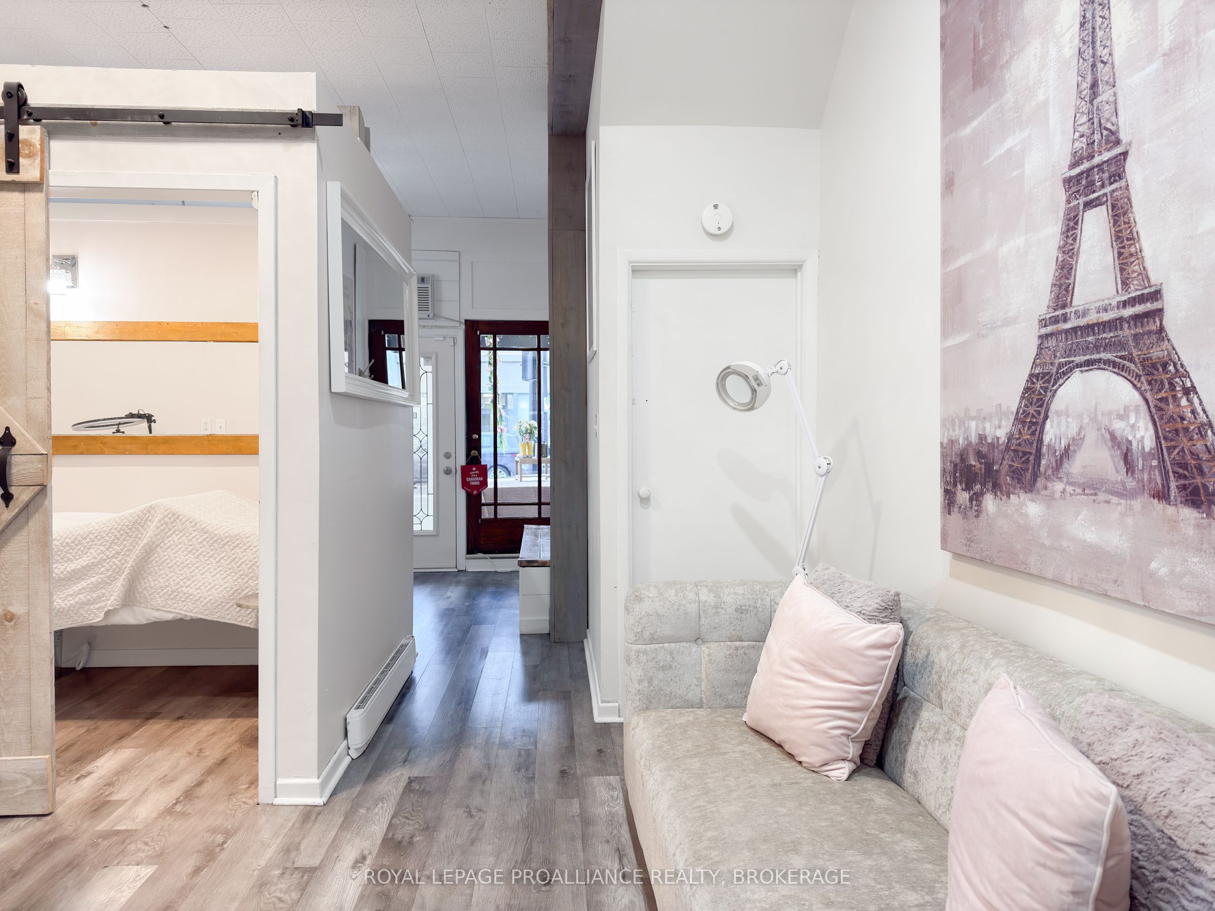 48 Dundas Street E Property Photo 18