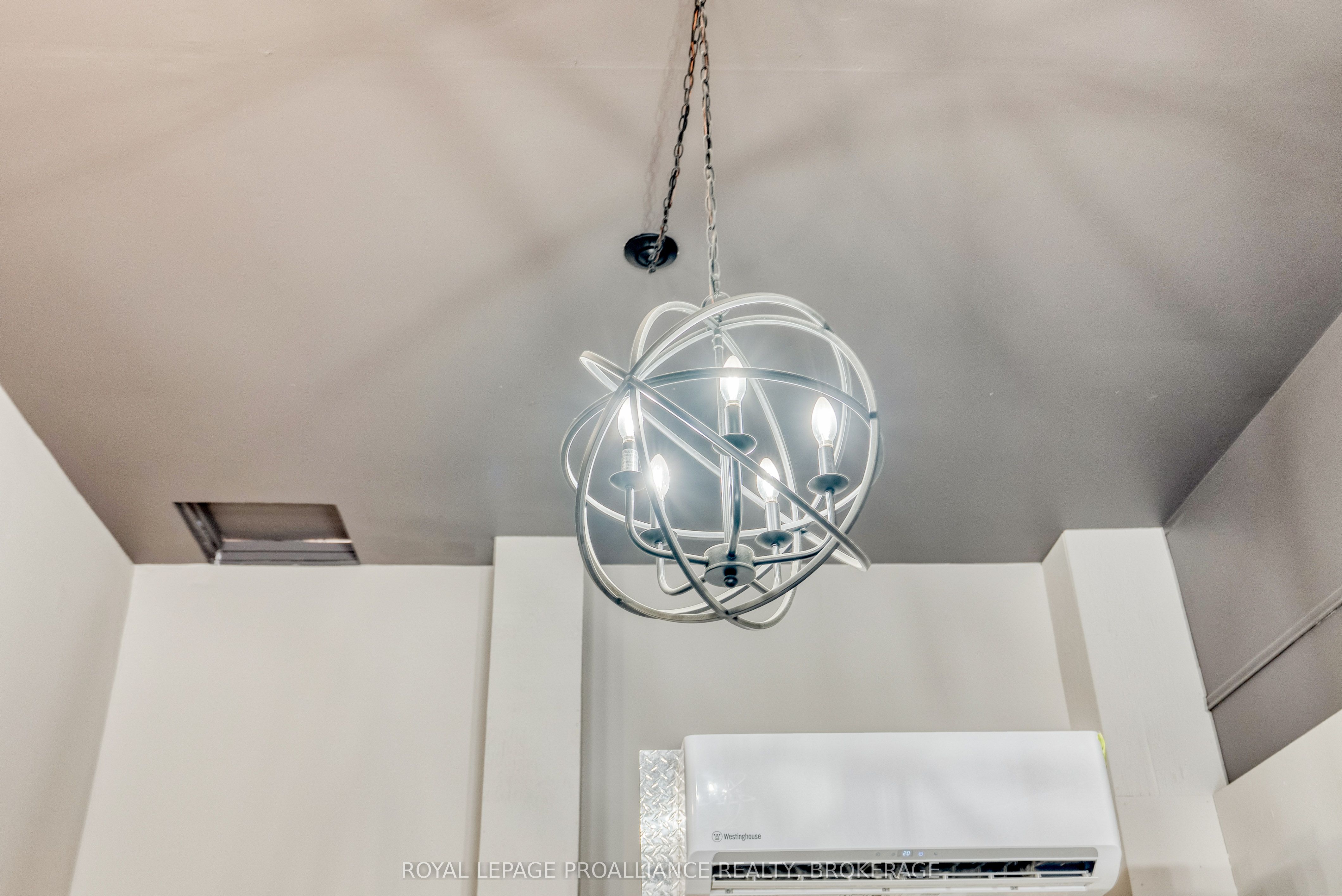 48 Dundas Street E Property Photo 7
