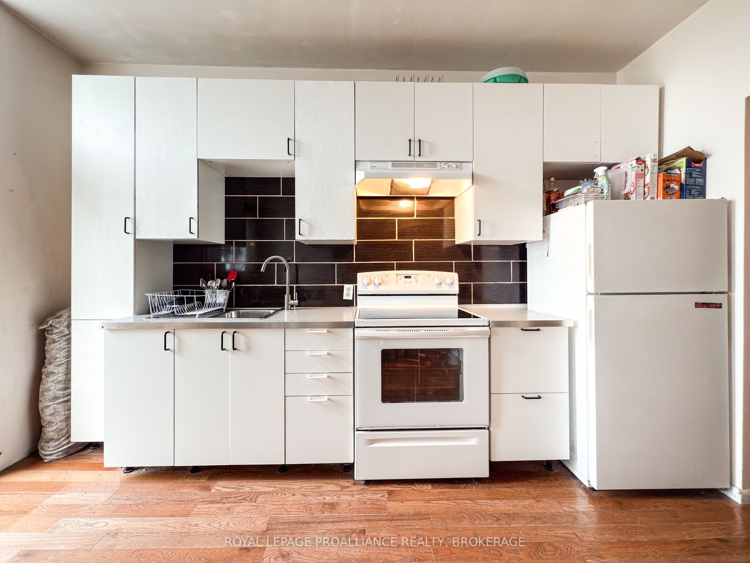 48 Dundas Street E Property Photo 11