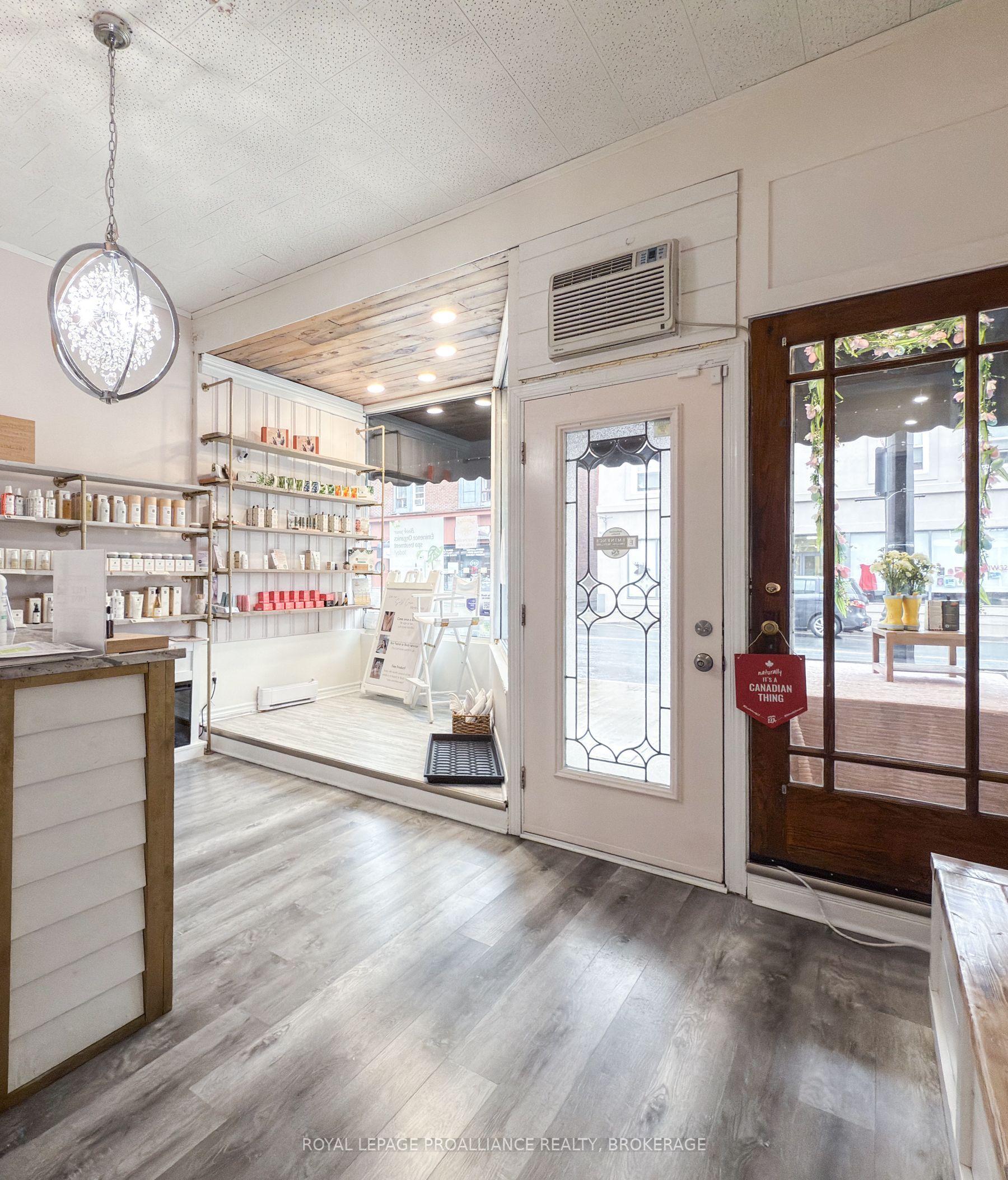 48 Dundas Street E Property Photo 17
