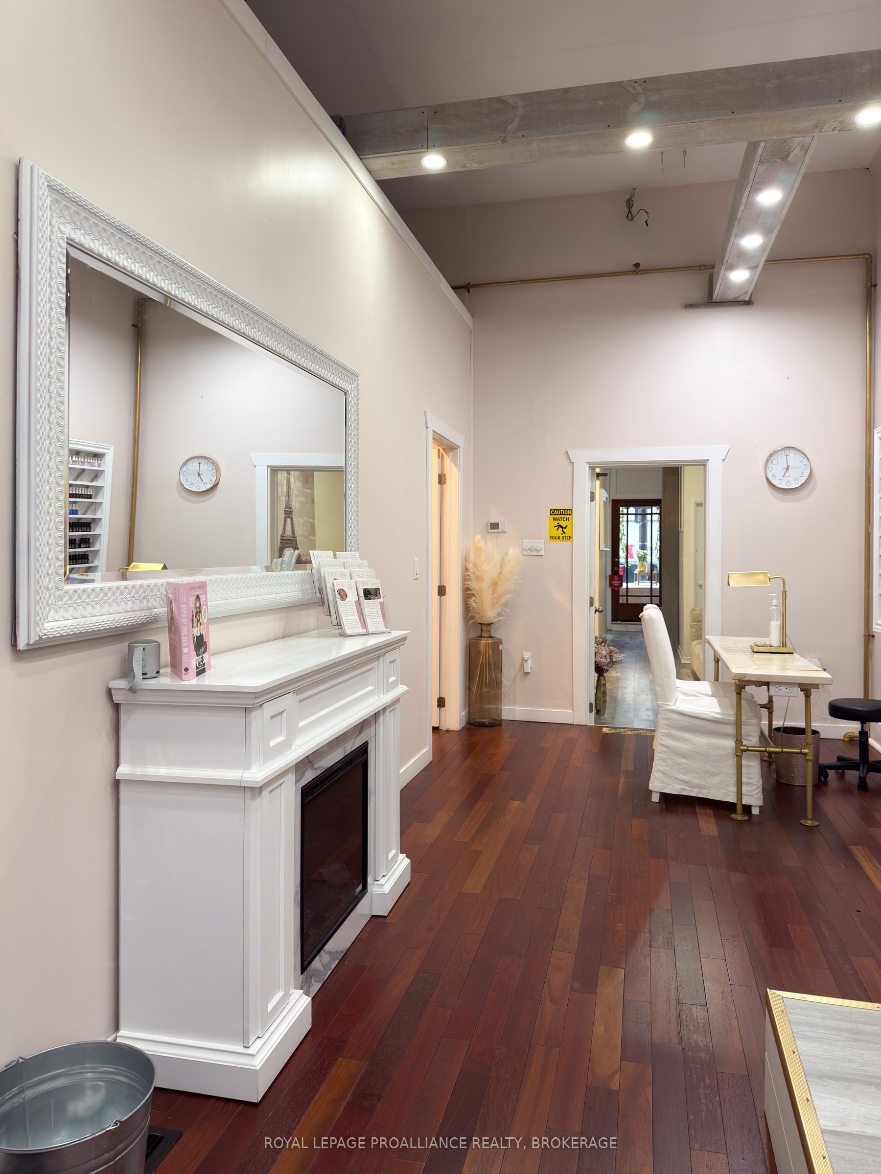 48 Dundas Street E Property Photo 19