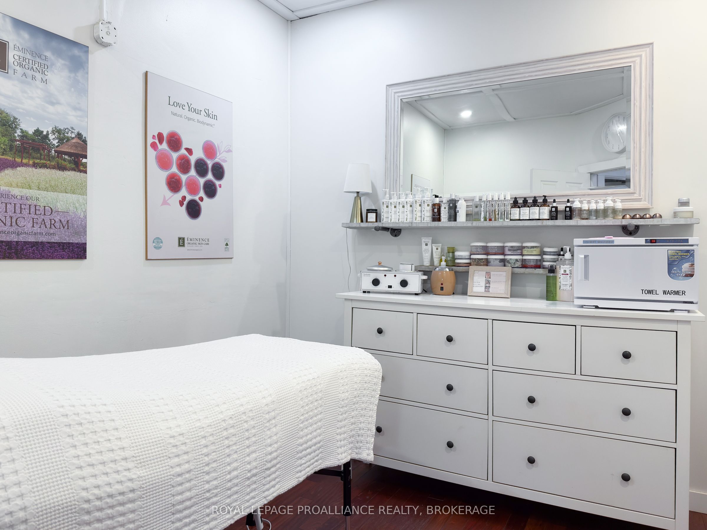 48 Dundas Street E Property Photo 23