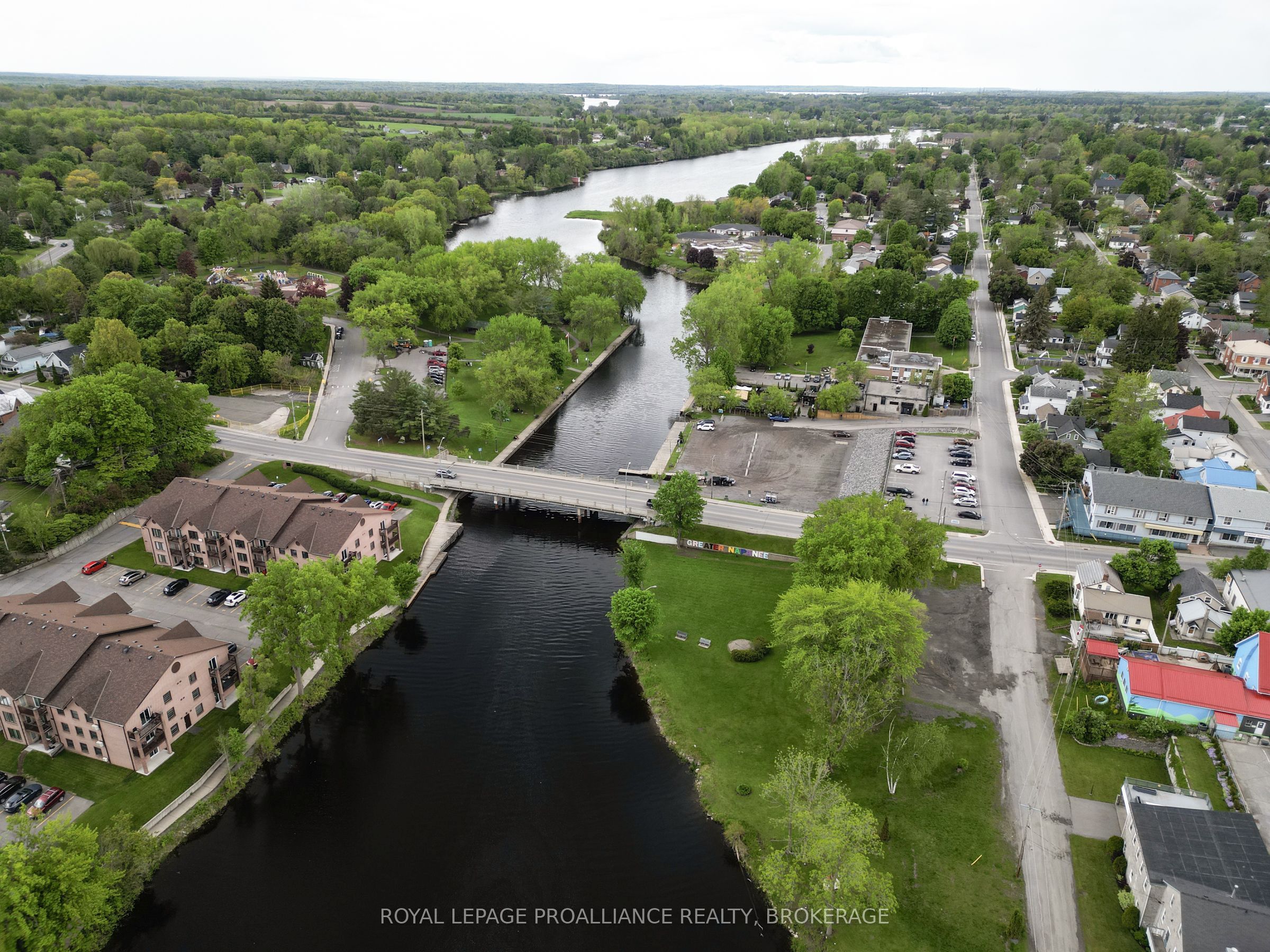 48 Dundas Street E Property Photo 29