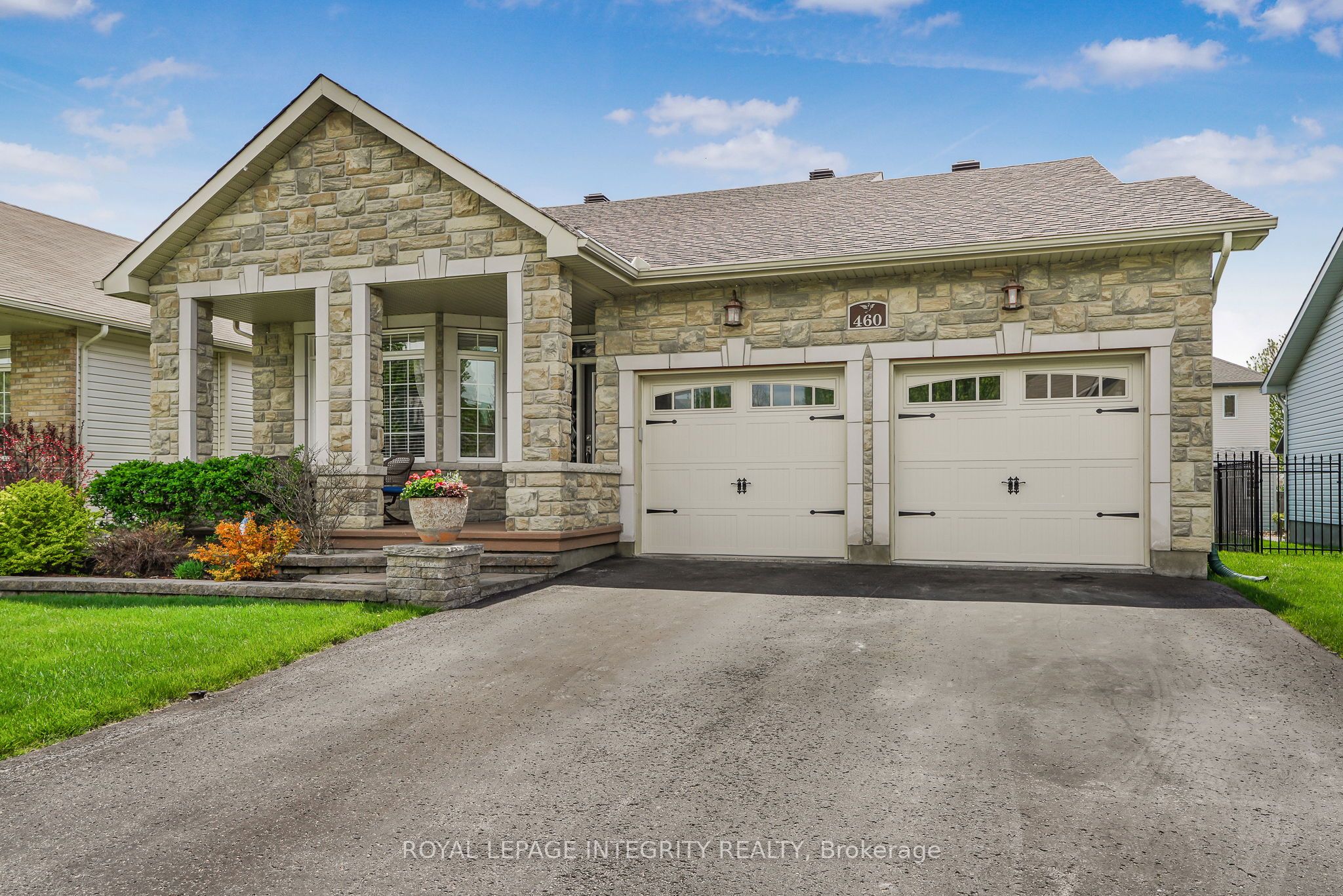 460 Jasper Crescent Property Photo 2