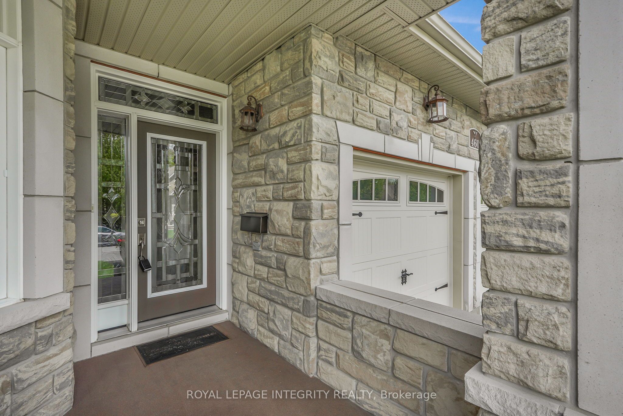 460 Jasper Crescent Property Photo 3