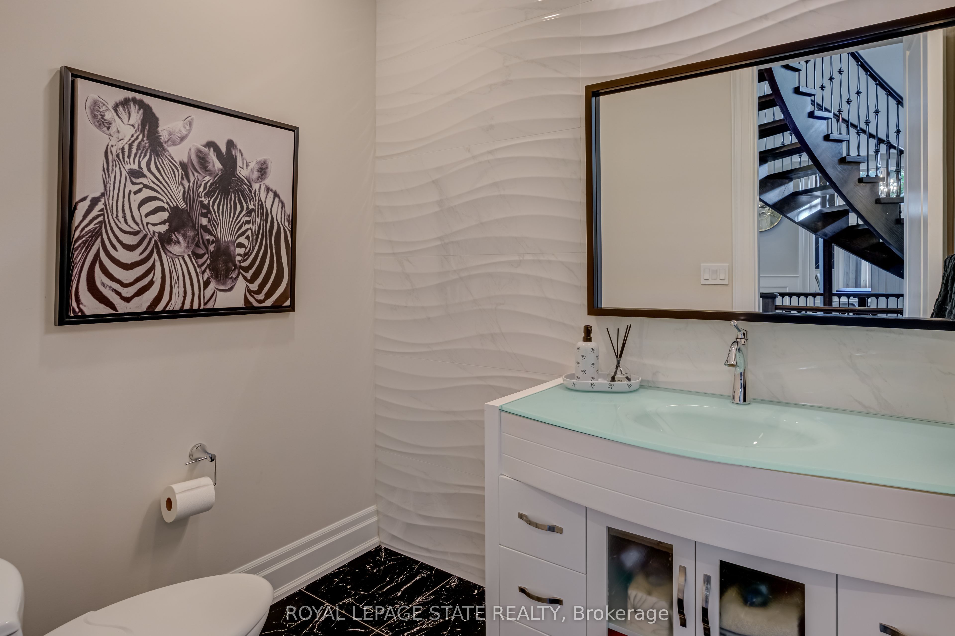 100 Seneca Drive Property Photo 19