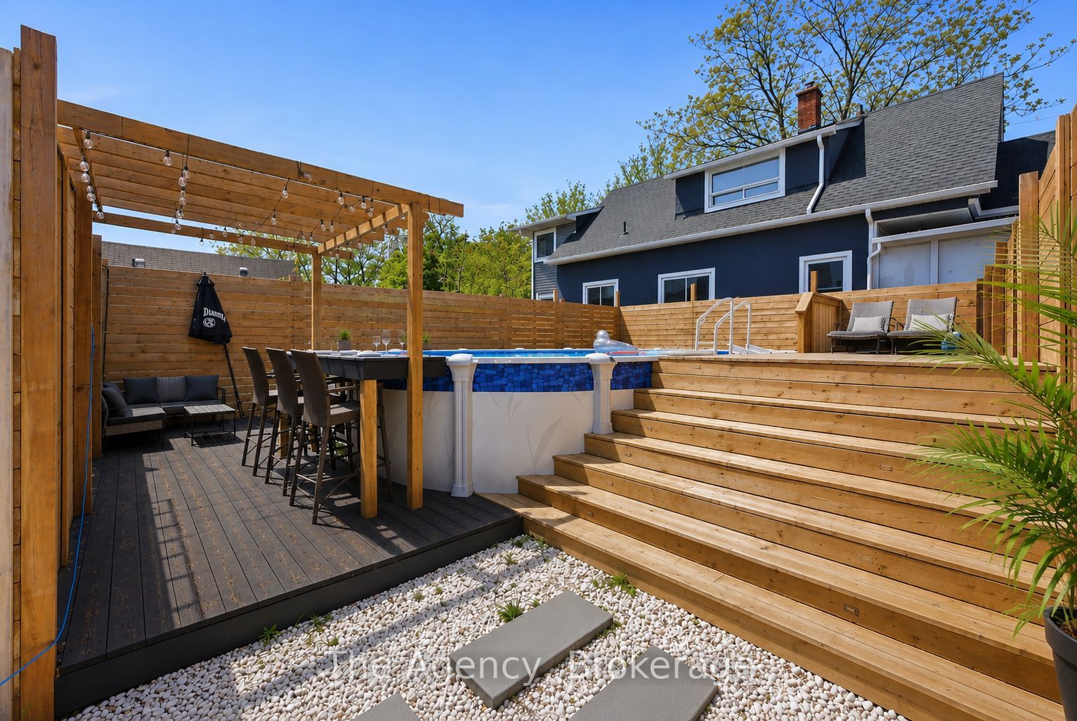 6043 Main Street Property Photo 17