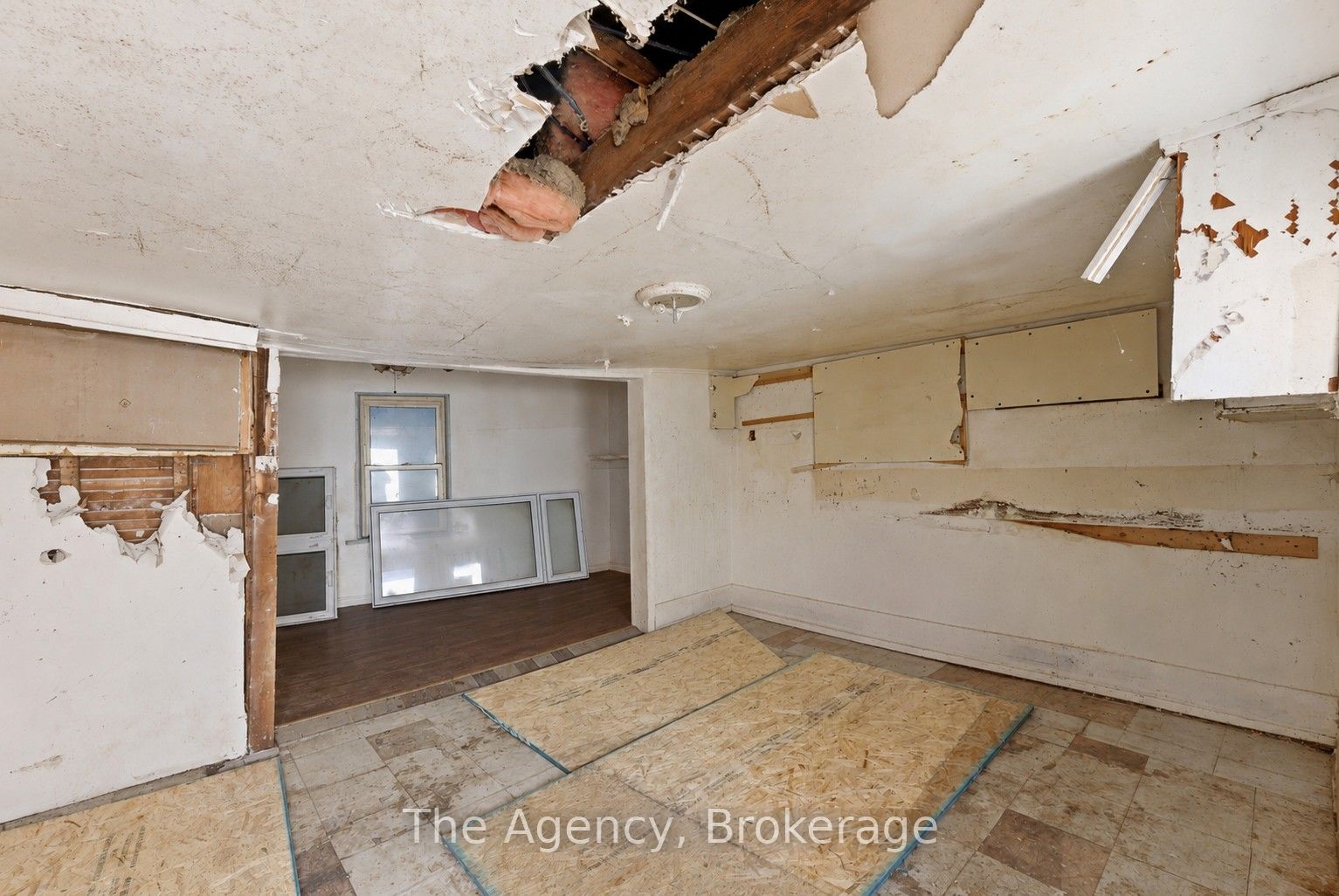 6043 Main Street Property Photo 31