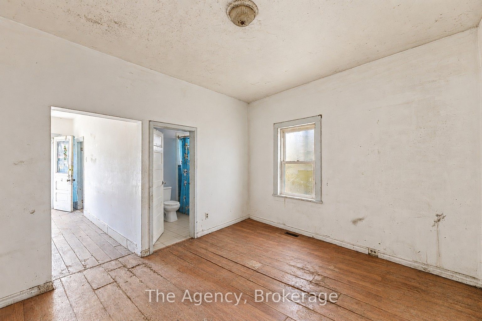 6043 Main Street Property Photo 34