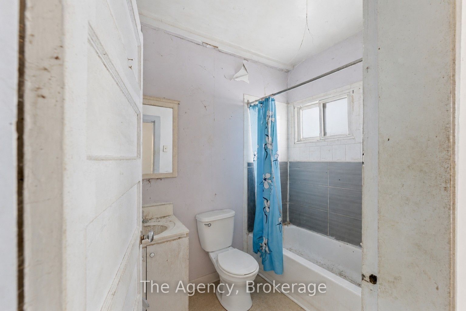 6043 Main Street Property Photo 36