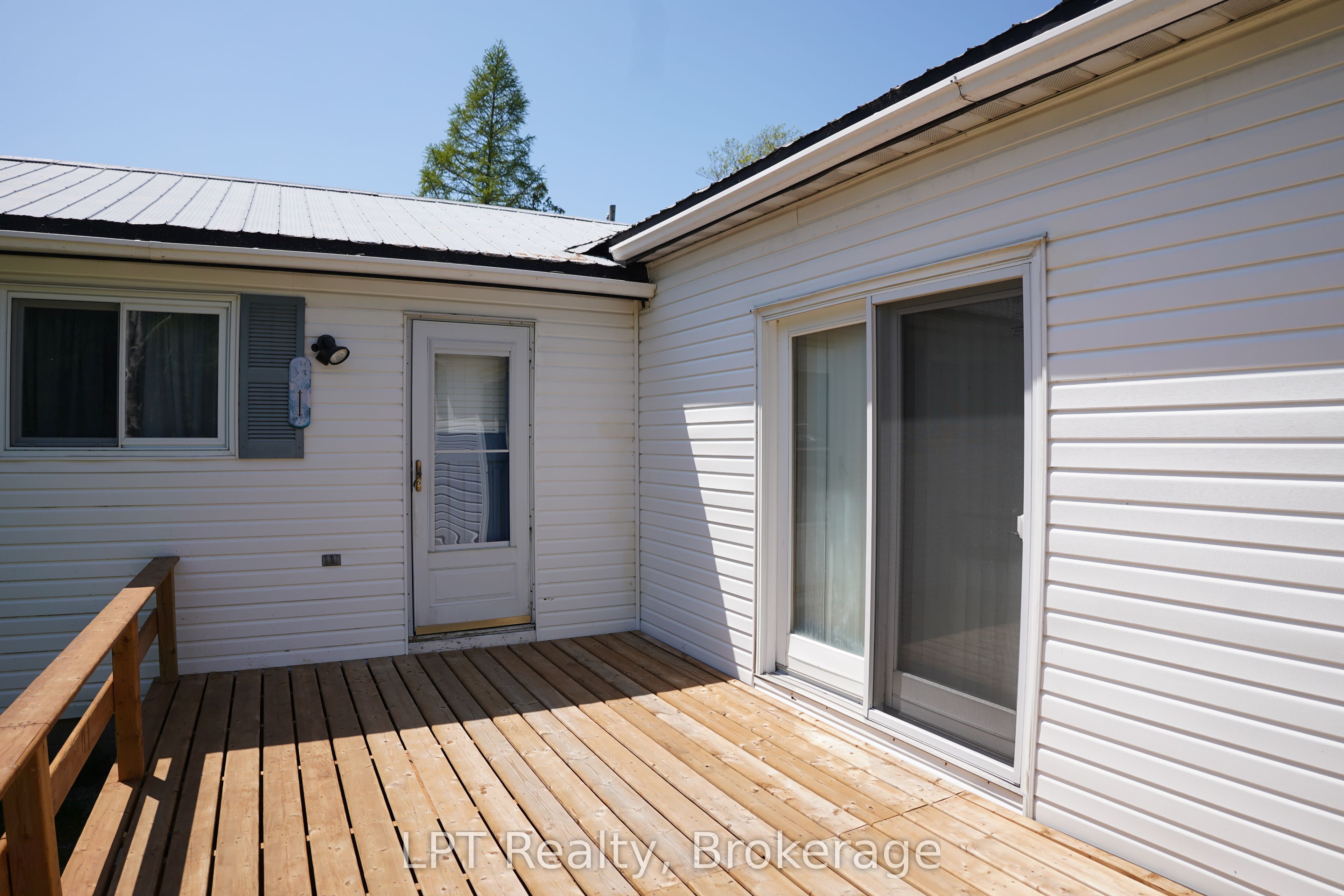 621 Huron Road Property Photo 6