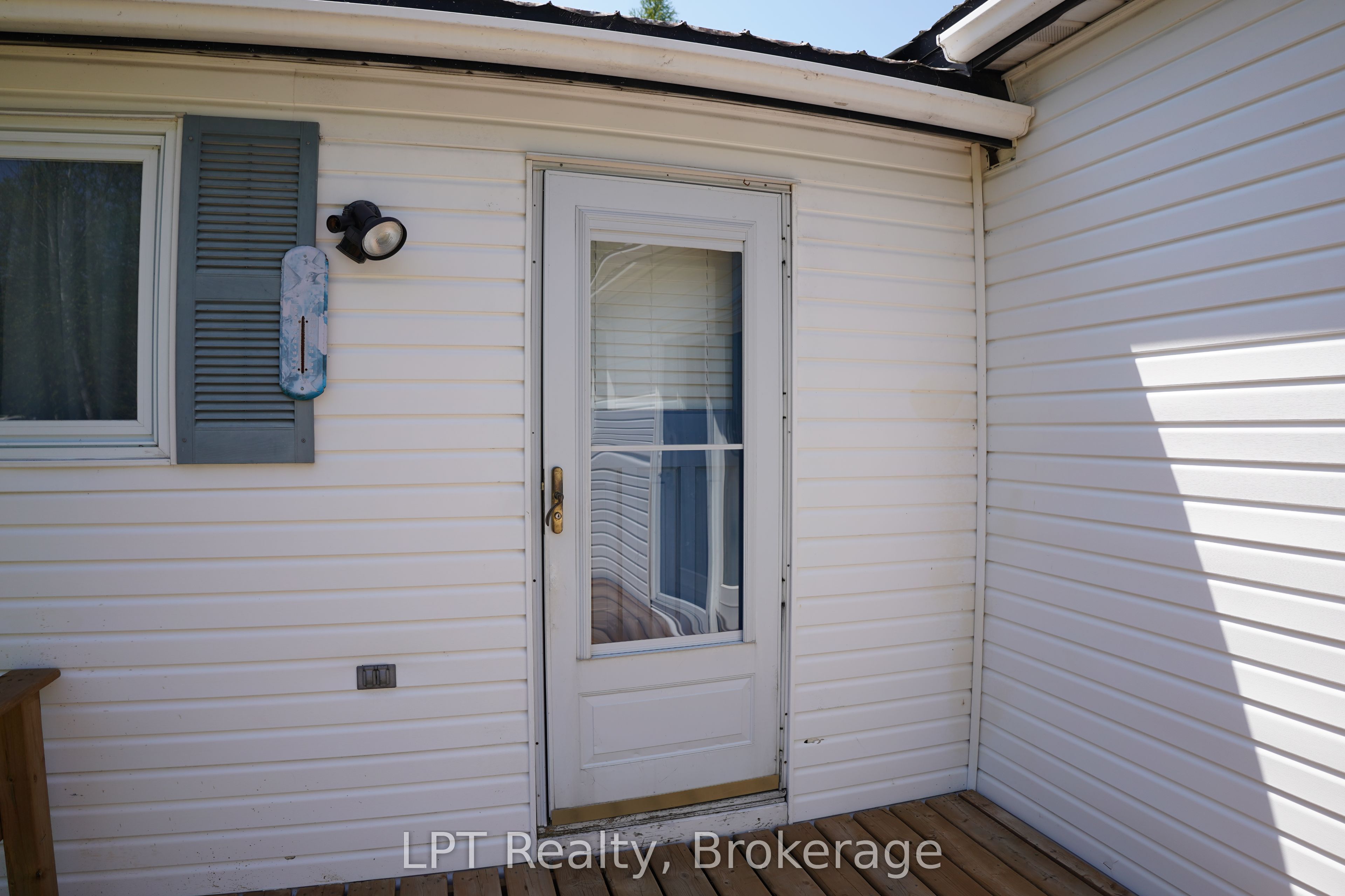 621 Huron Road Property Photo 8