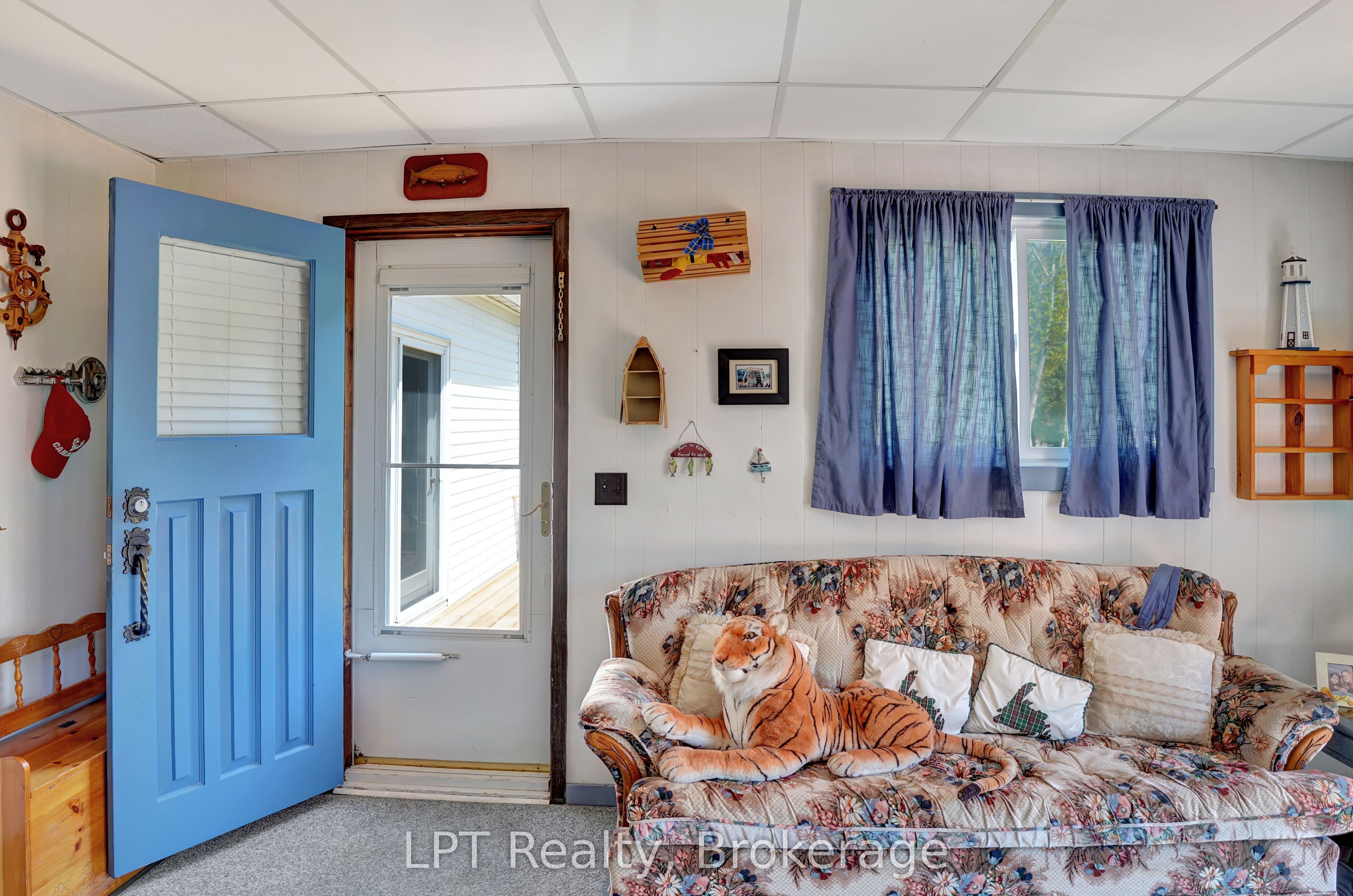 621 Huron Road Property Photo 9