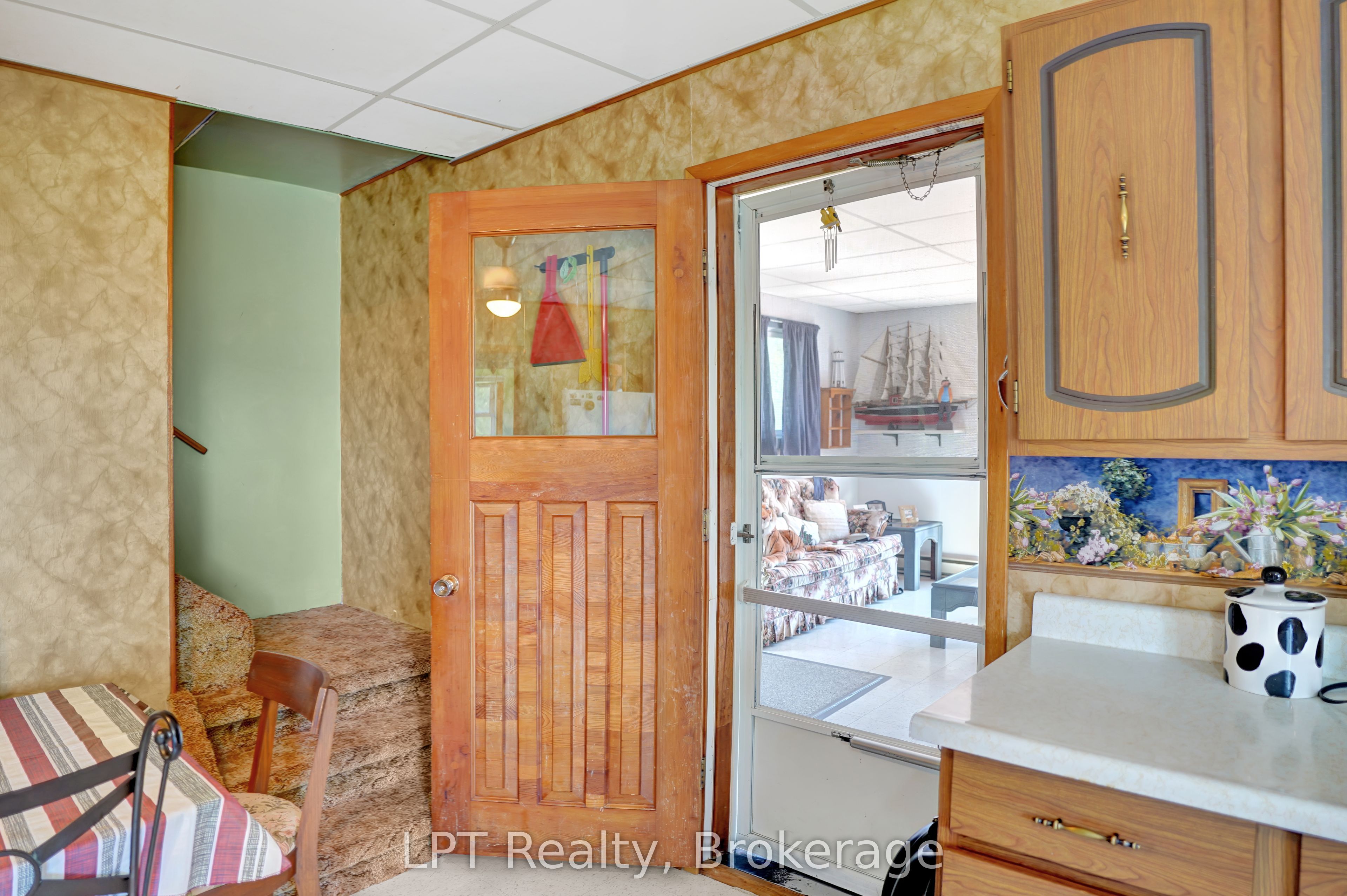 621 Huron Road Property Photo 12