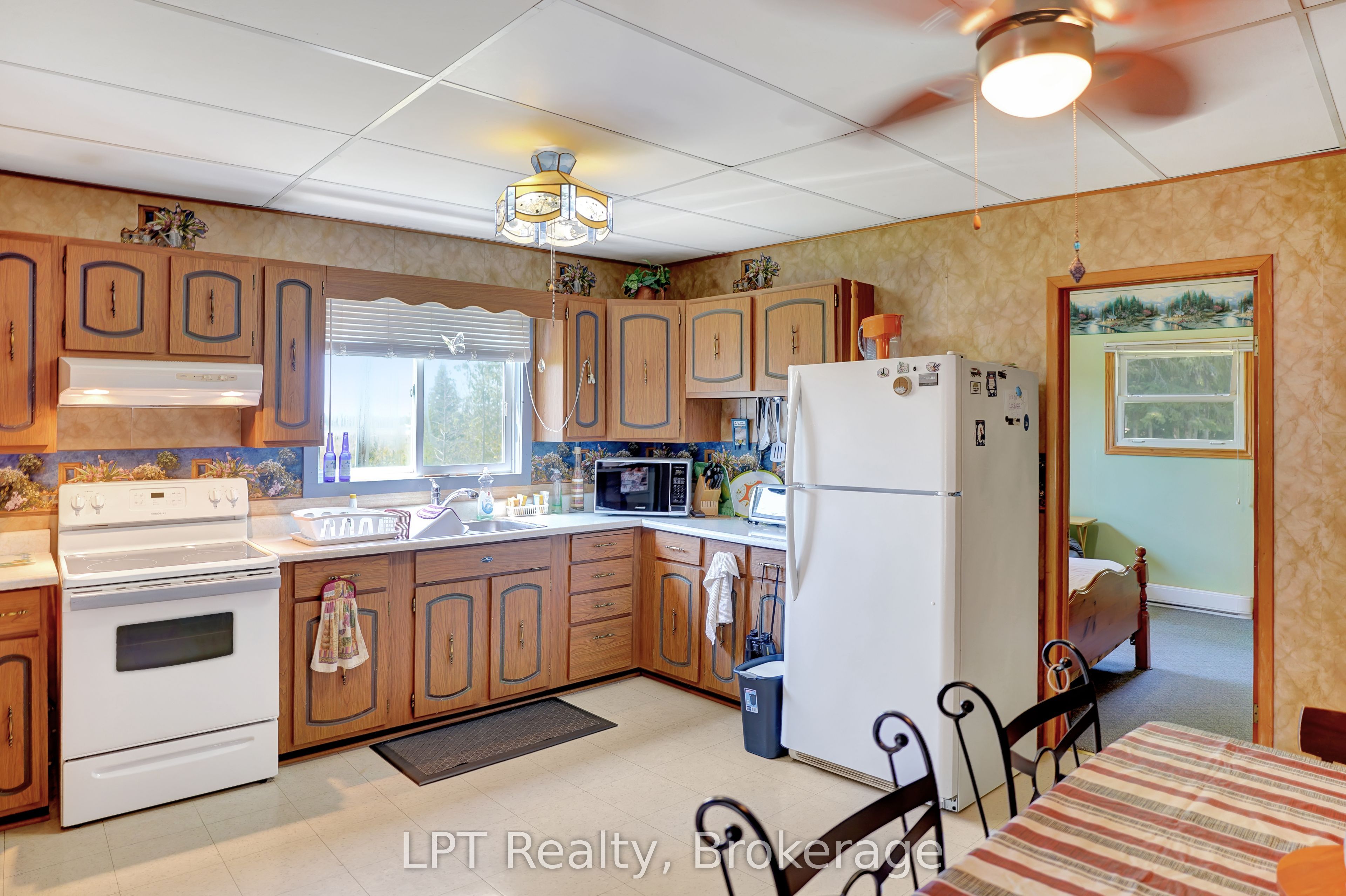 621 Huron Road Property Photo 13