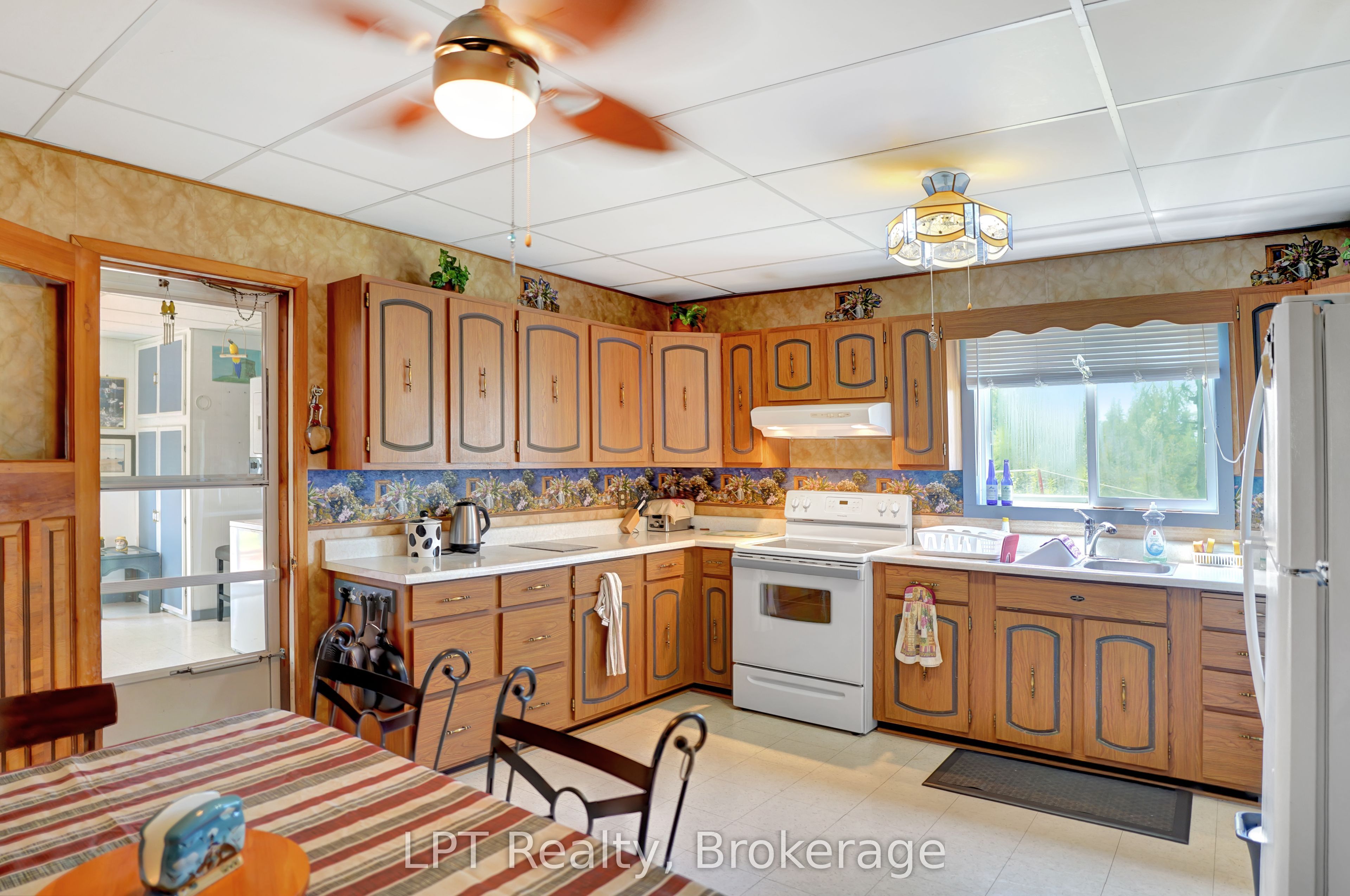 621 Huron Road Property Photo 14