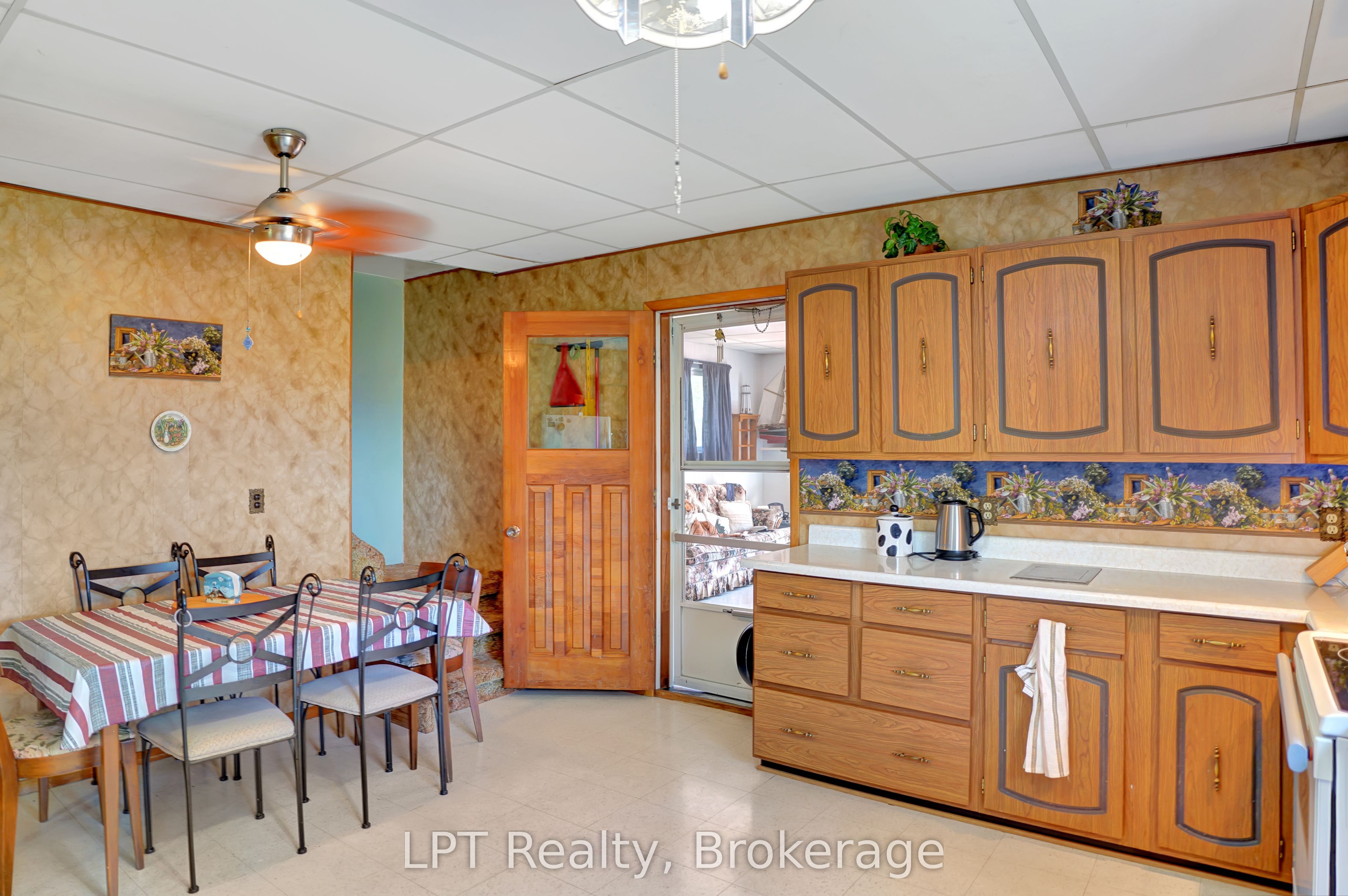 621 Huron Road Property Photo 15