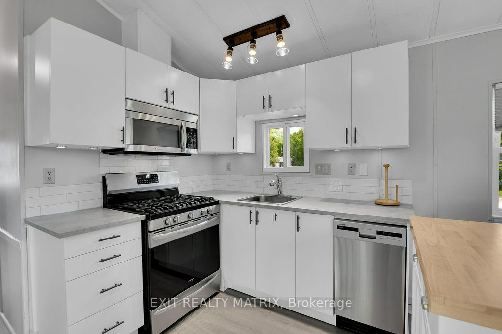 1376 Tigerlily Private Property Photo 10