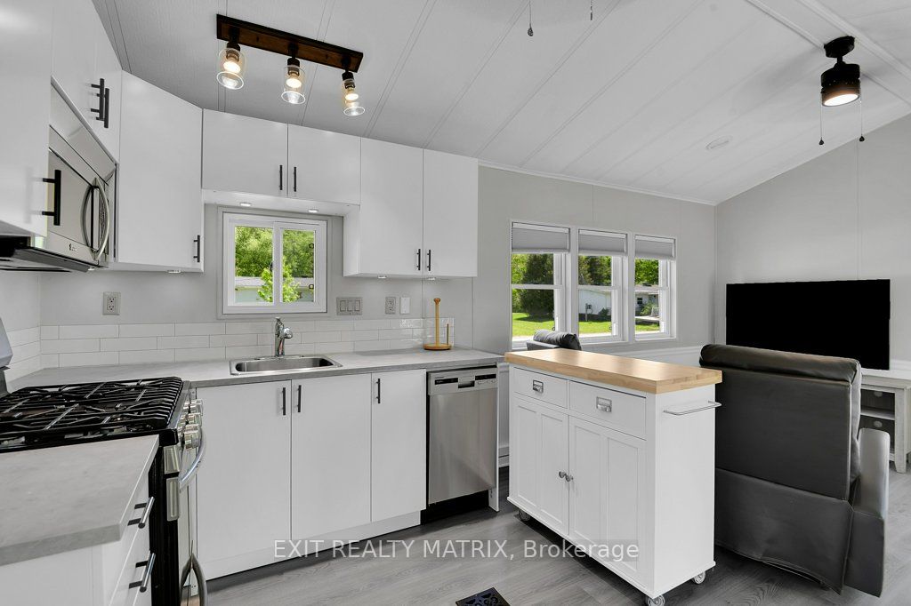 1376 Tigerlily Private Property Photo 11