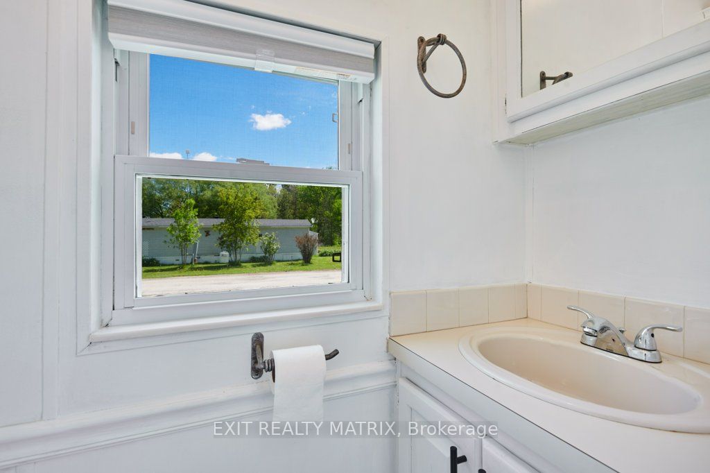 1376 Tigerlily Private Property Photo 18