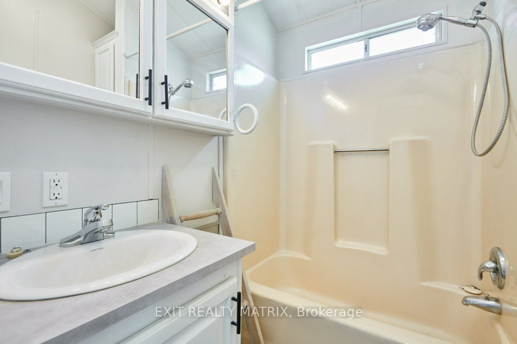 1376 Tigerlily Private Property Photo 23