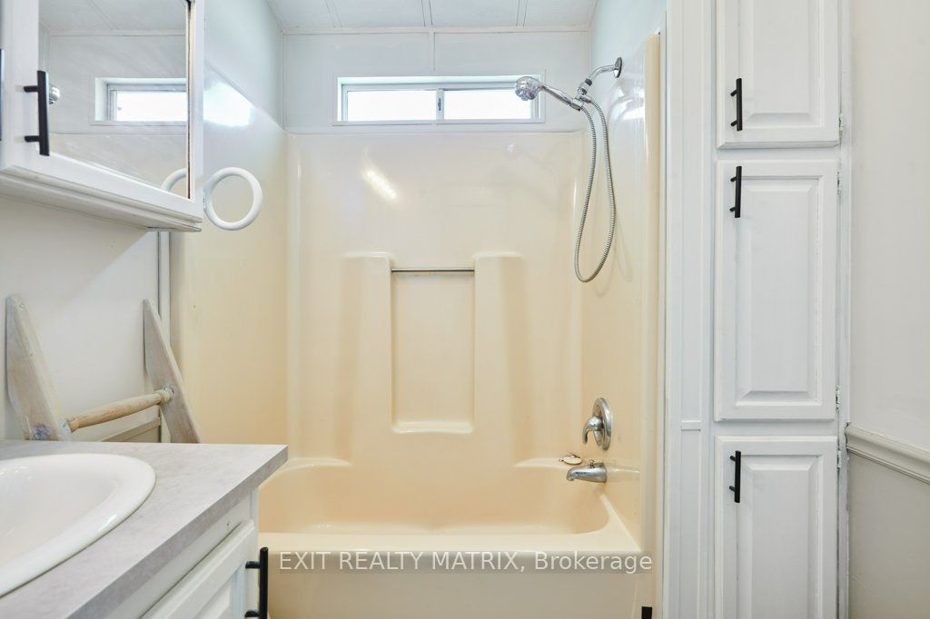 1376 Tigerlily Private Property Photo 24