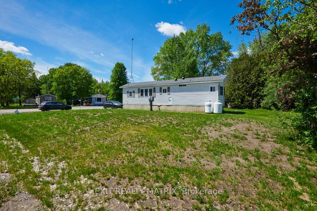 1376 Tigerlily Private Property Photo 29