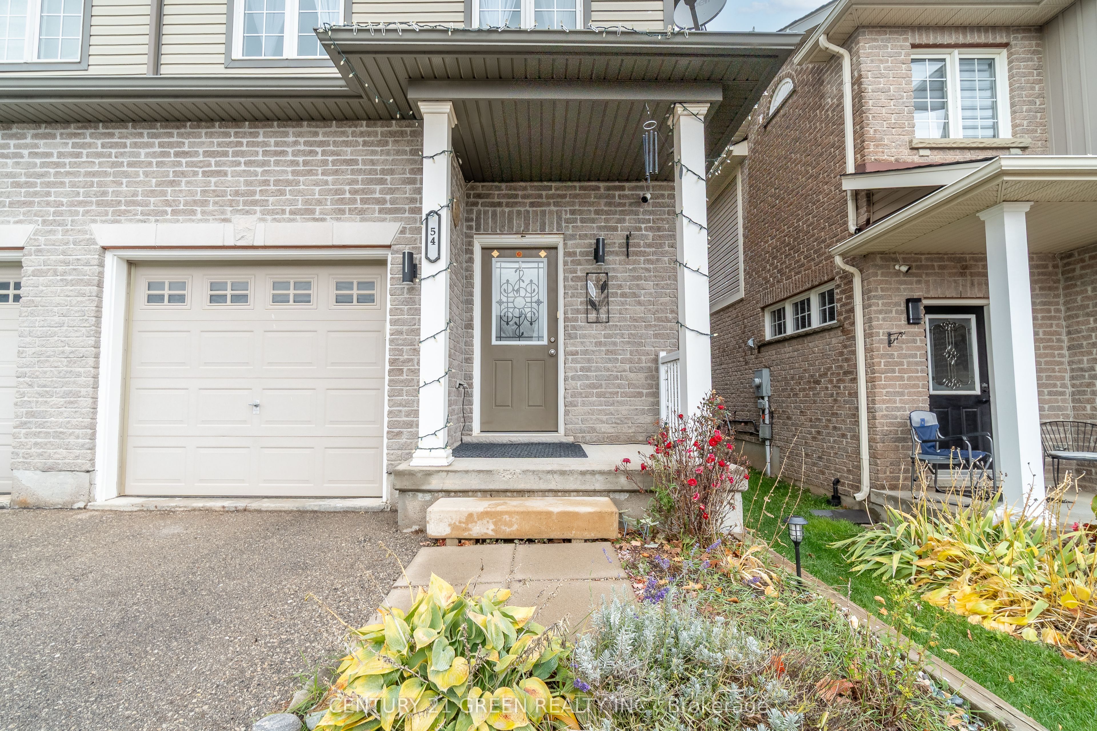 54 Rockcliffe Drive Property Photo 2