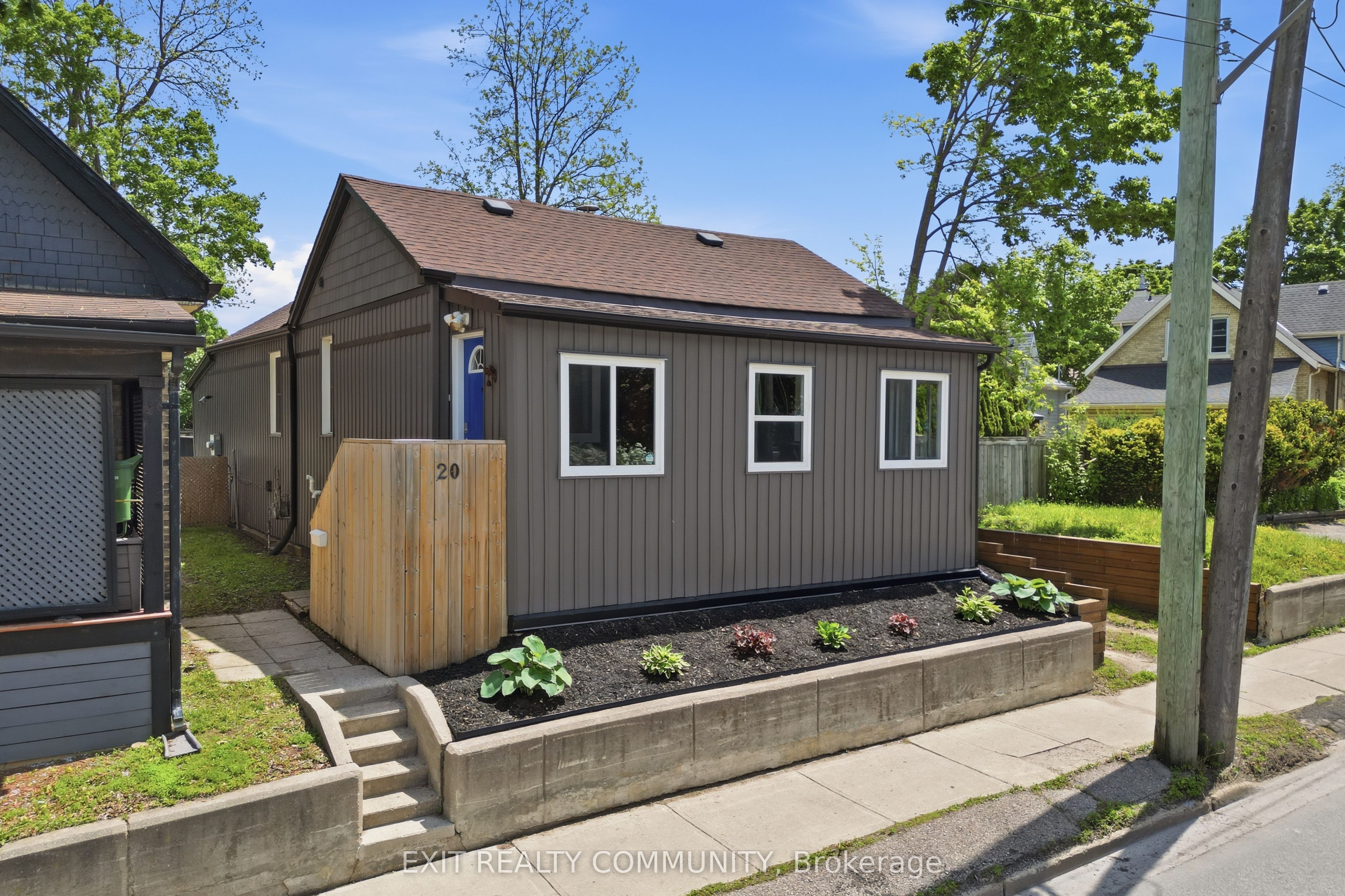 20 Wharncliffe Road S Property Photo 1