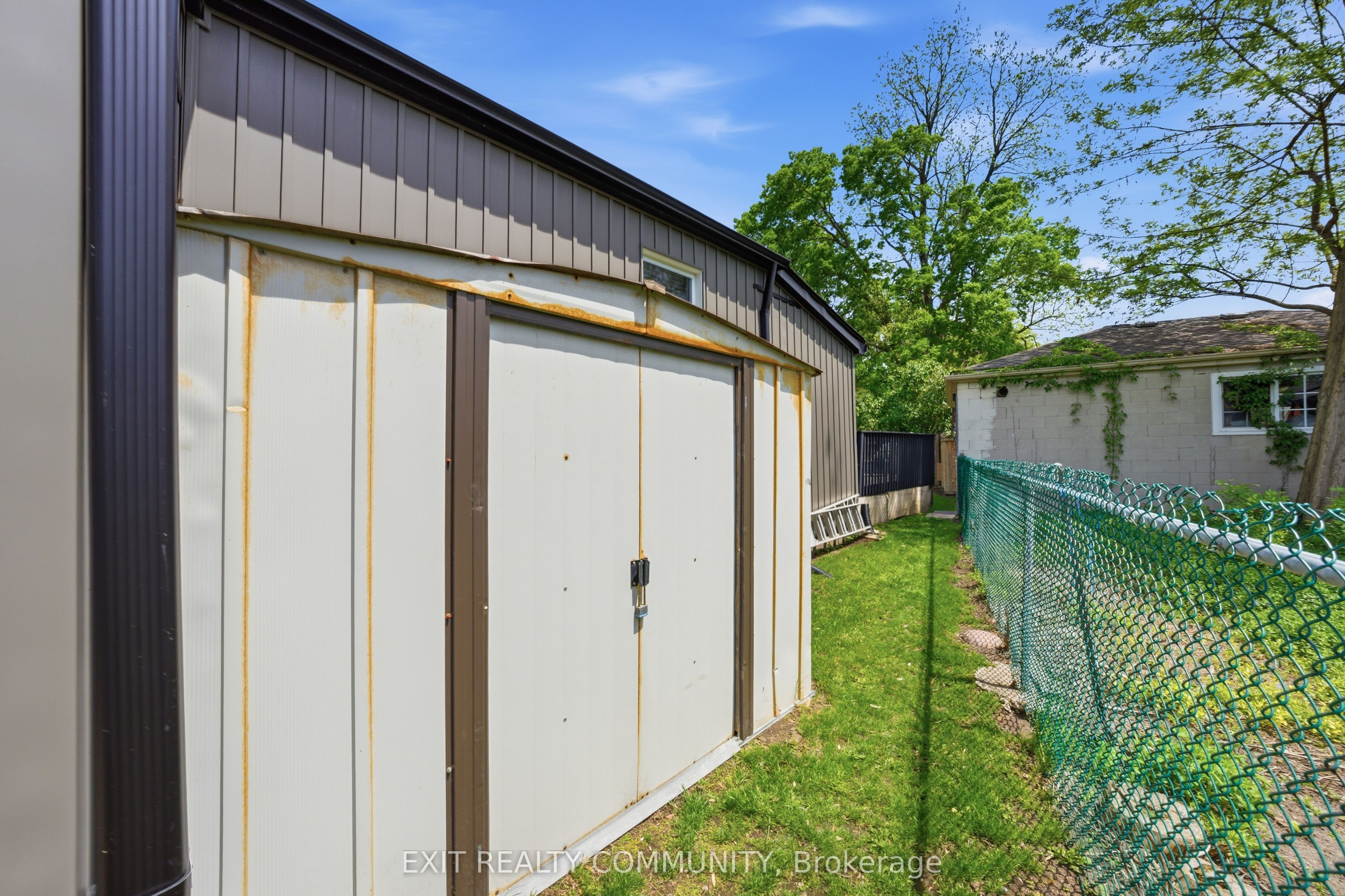 20 Wharncliffe Road S Property Photo 7