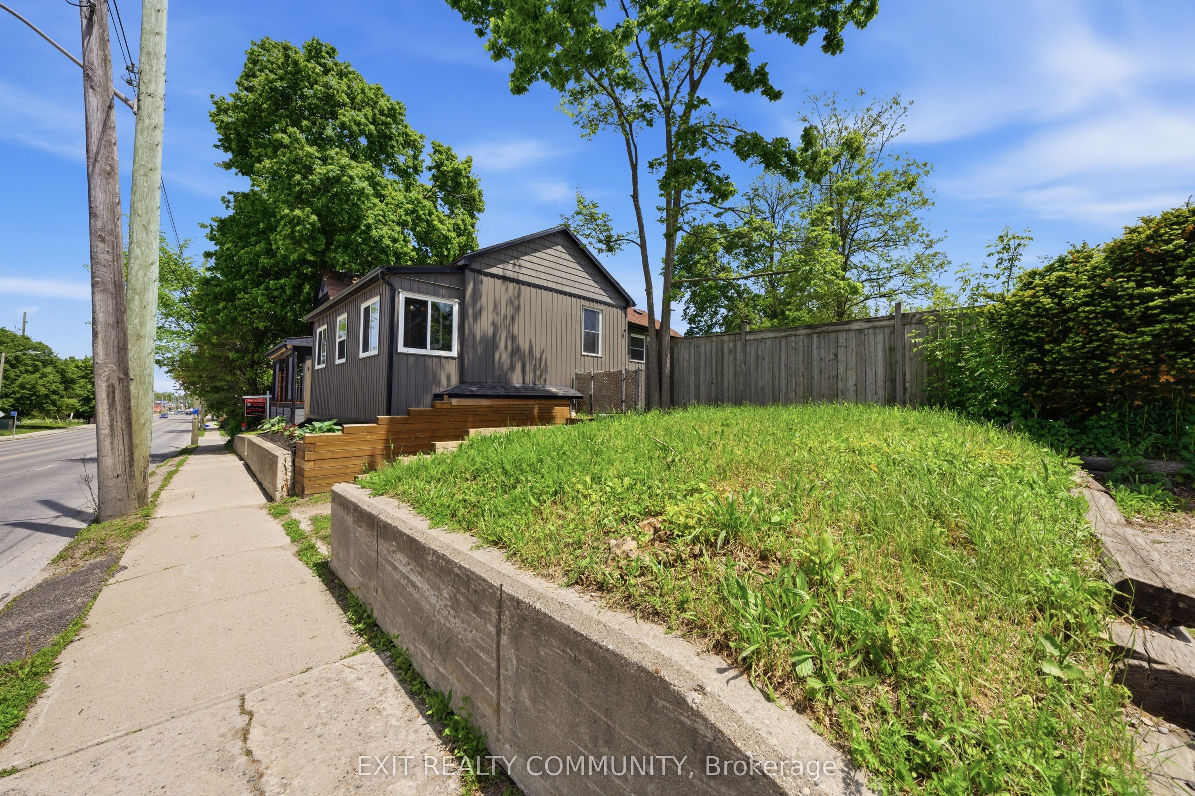 20 Wharncliffe Road S Property Photo 23
