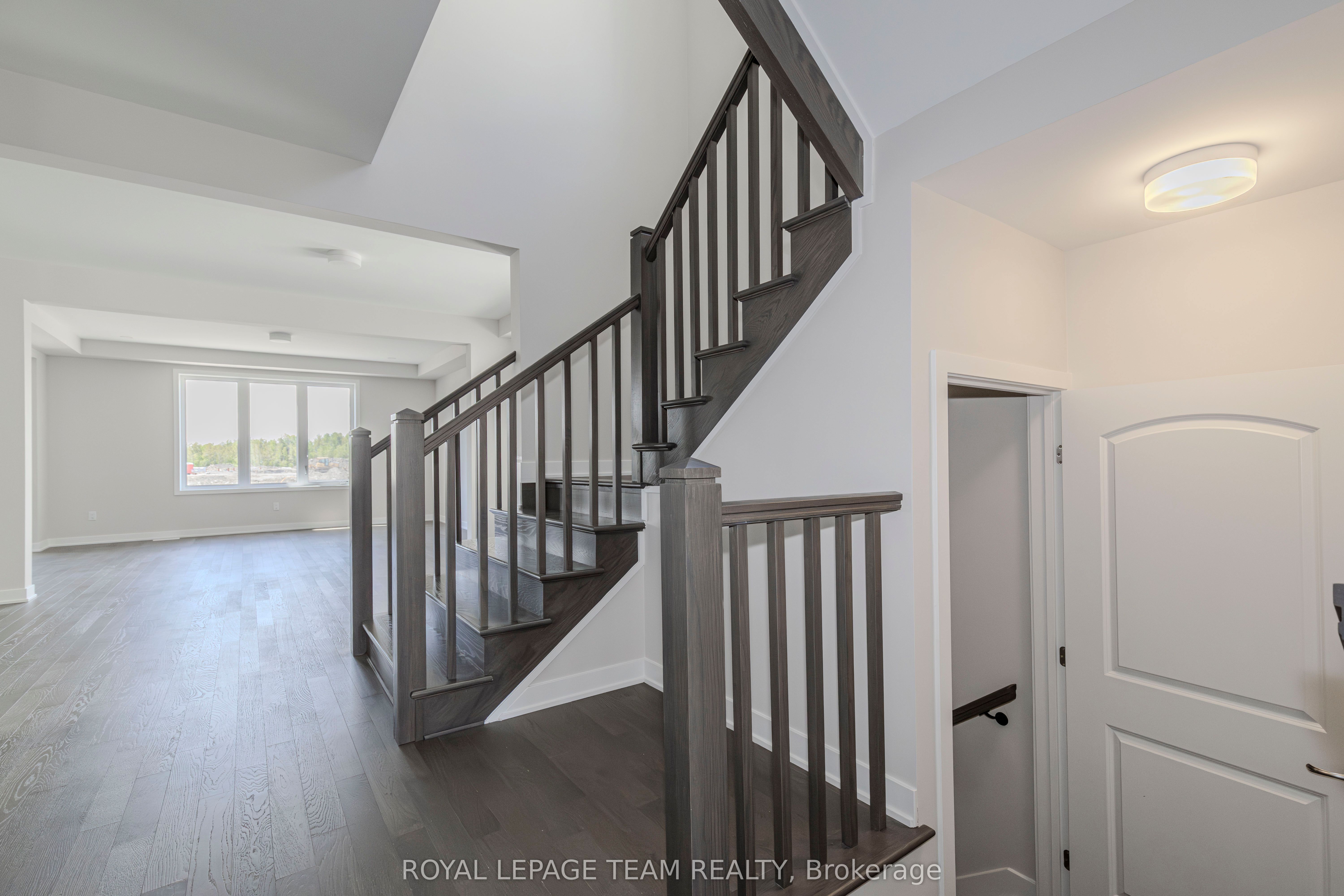 475 Meynell Road E Property Photo 16