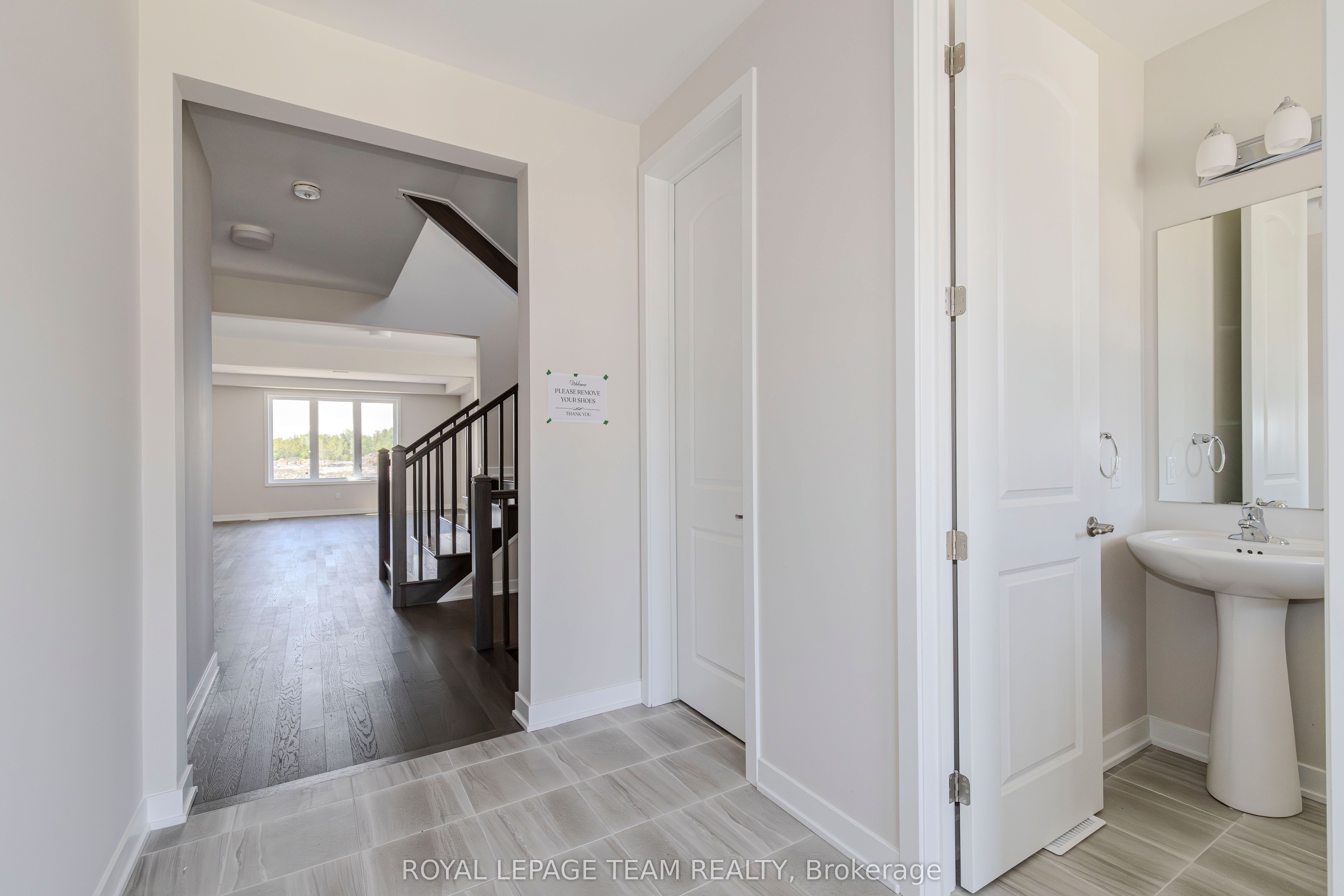 475 Meynell Road E Property Photo 17