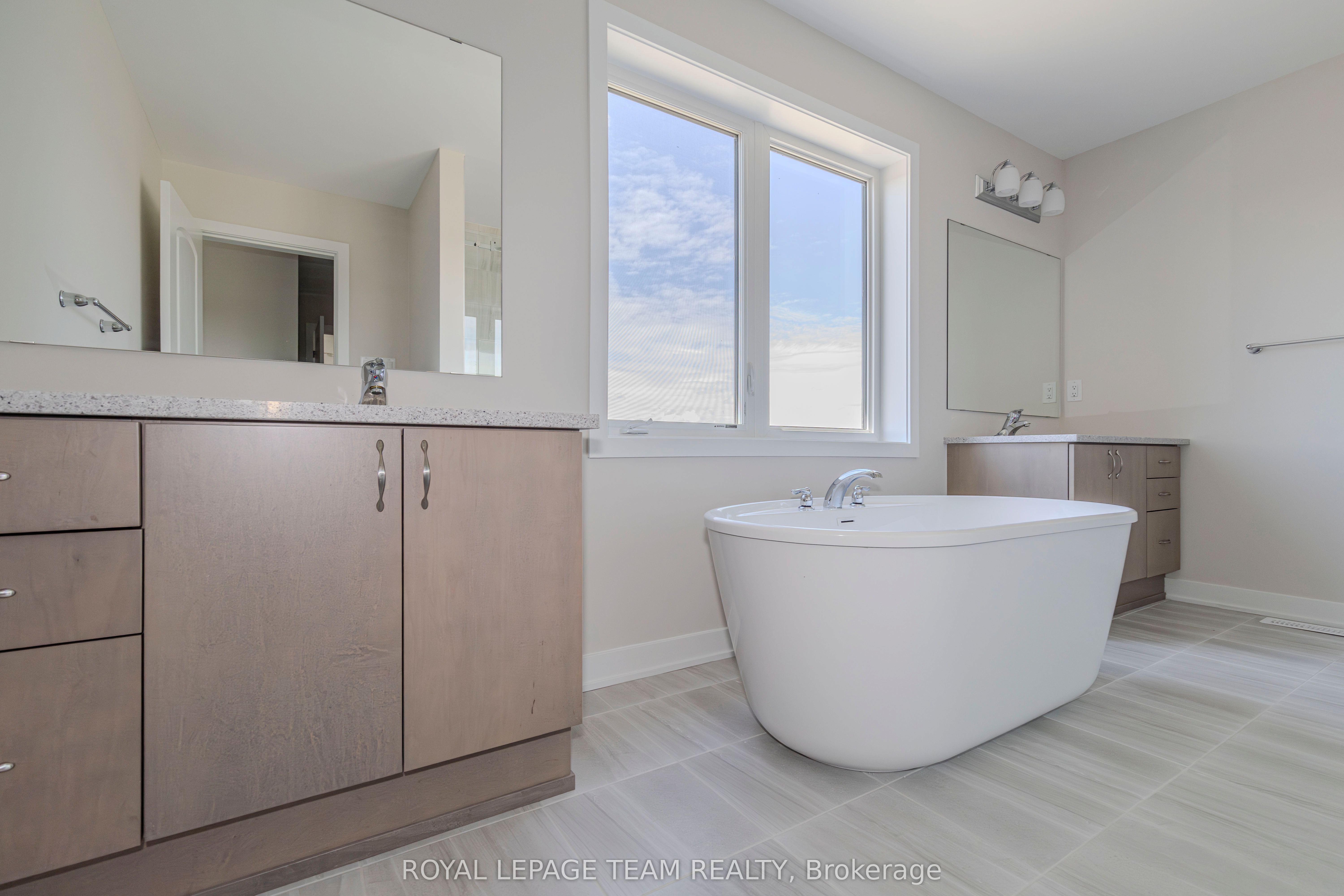 475 Meynell Road E Property Photo 19