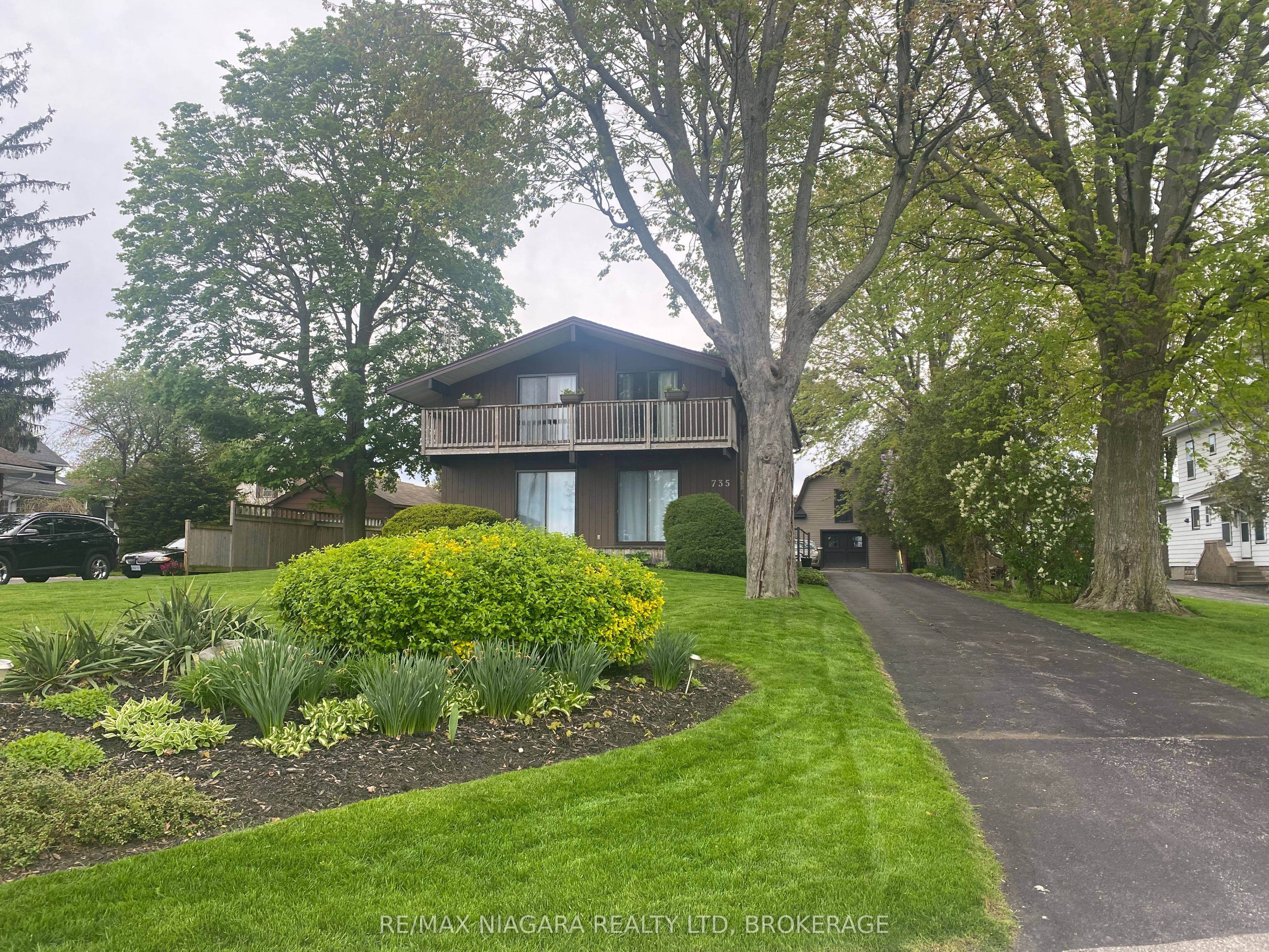 735 Niagara Boulevard Property Photo 1