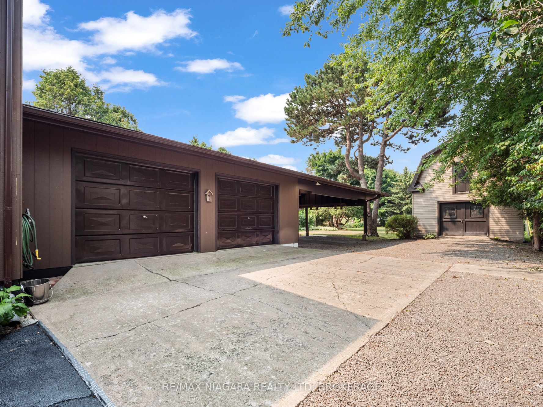735 Niagara Boulevard Property Photo 2