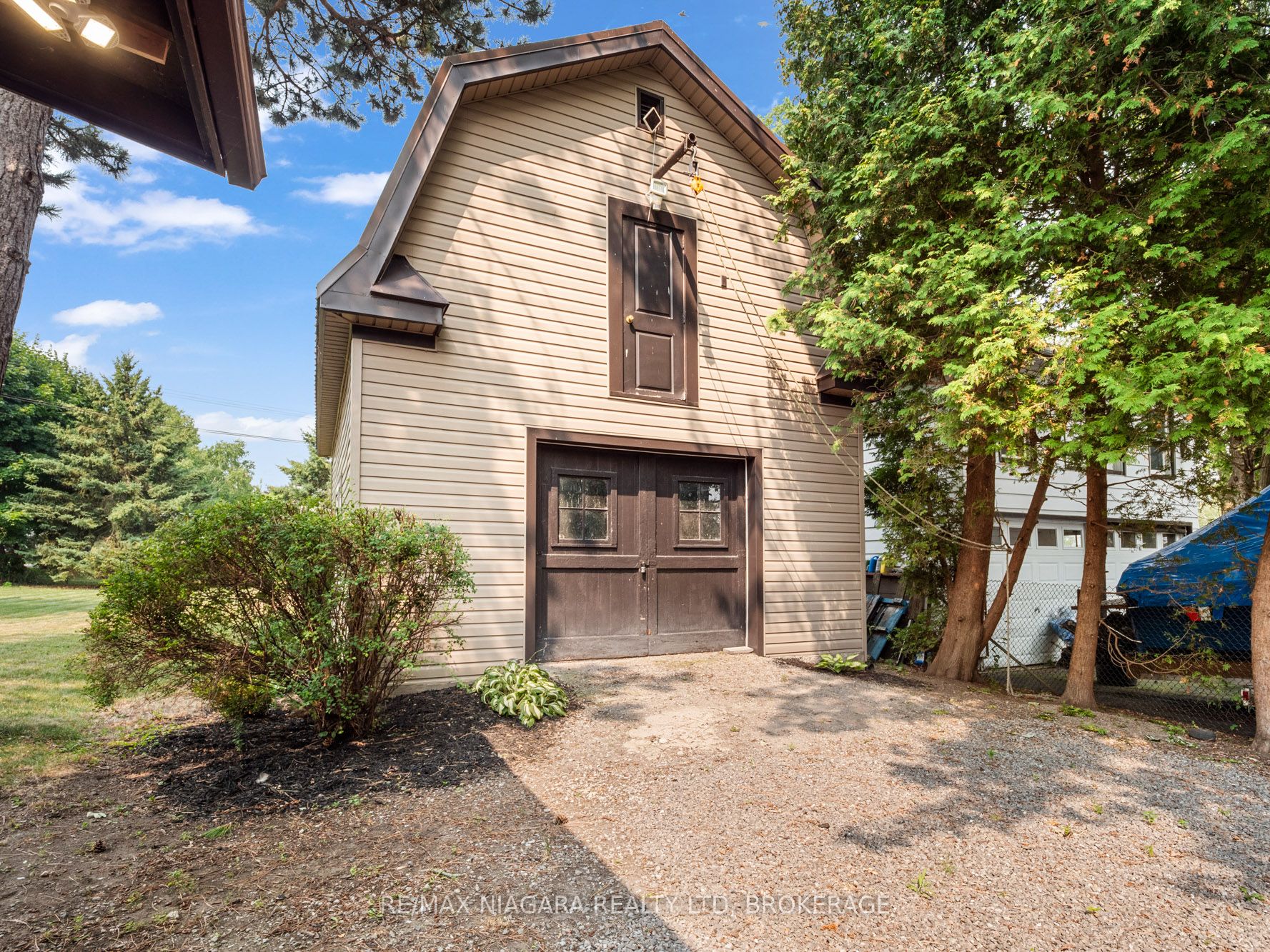 735 Niagara Boulevard Property Photo 3