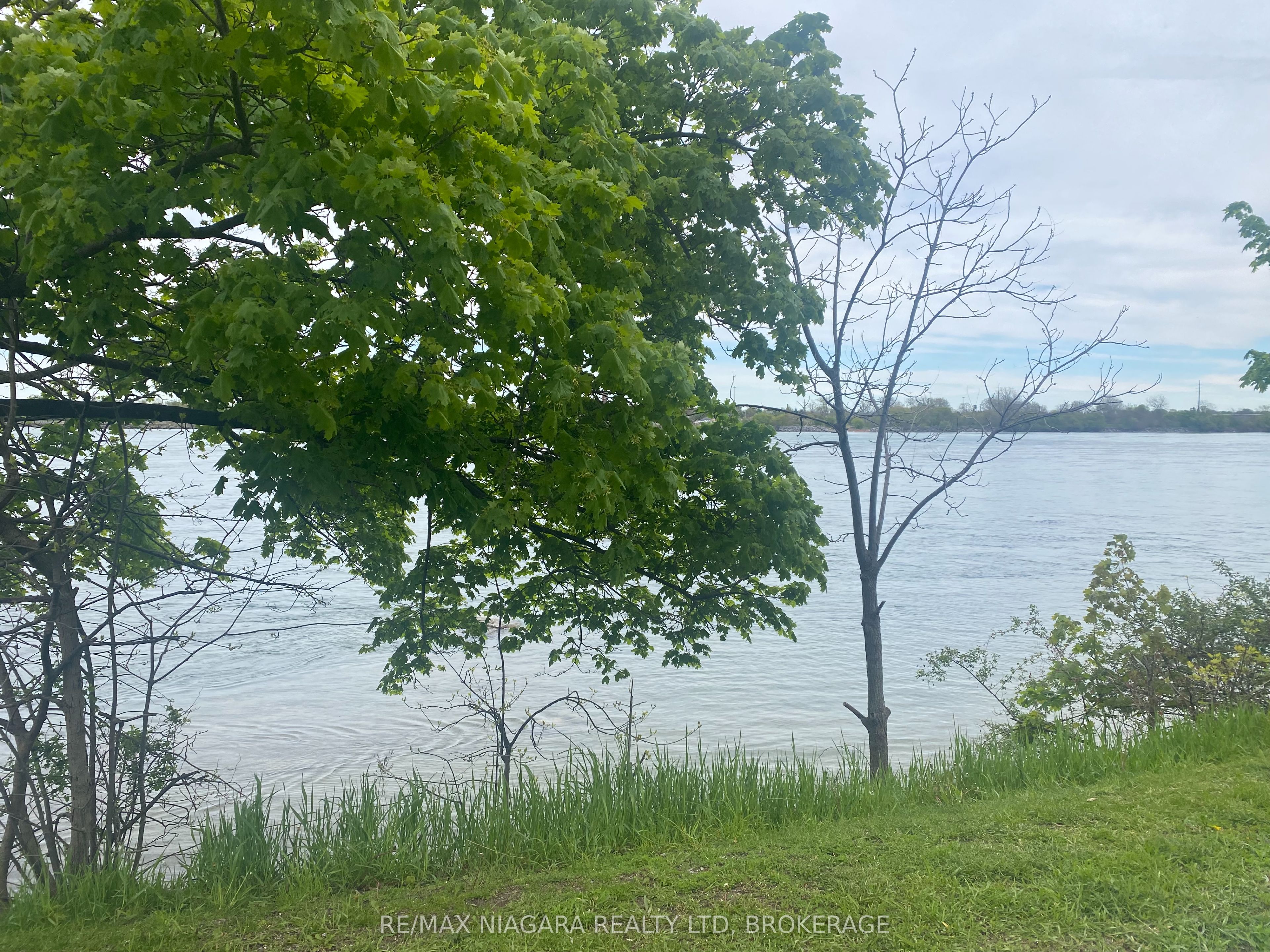 735 Niagara Boulevard Property Photo 4