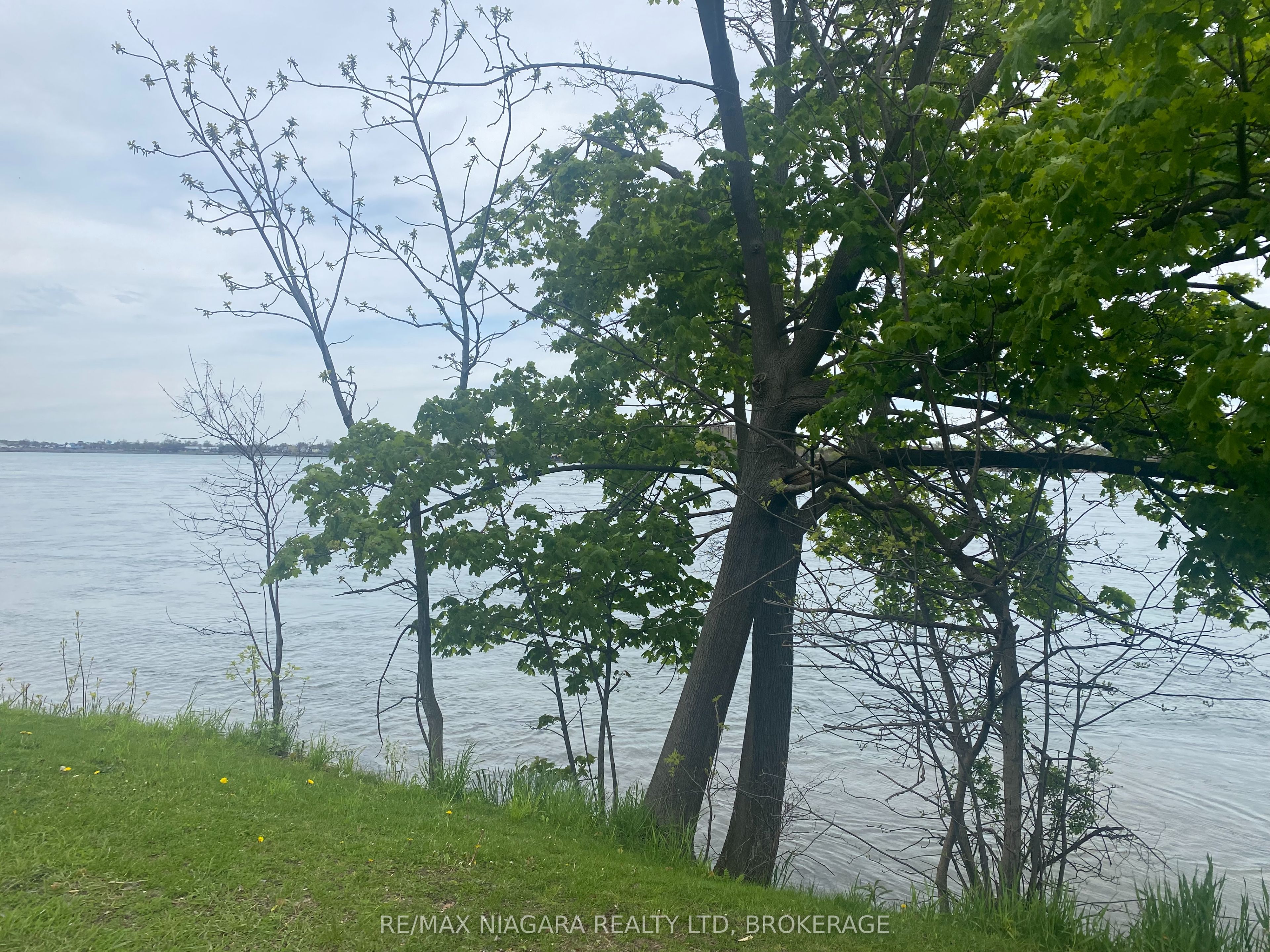 735 Niagara Boulevard Property Photo 7