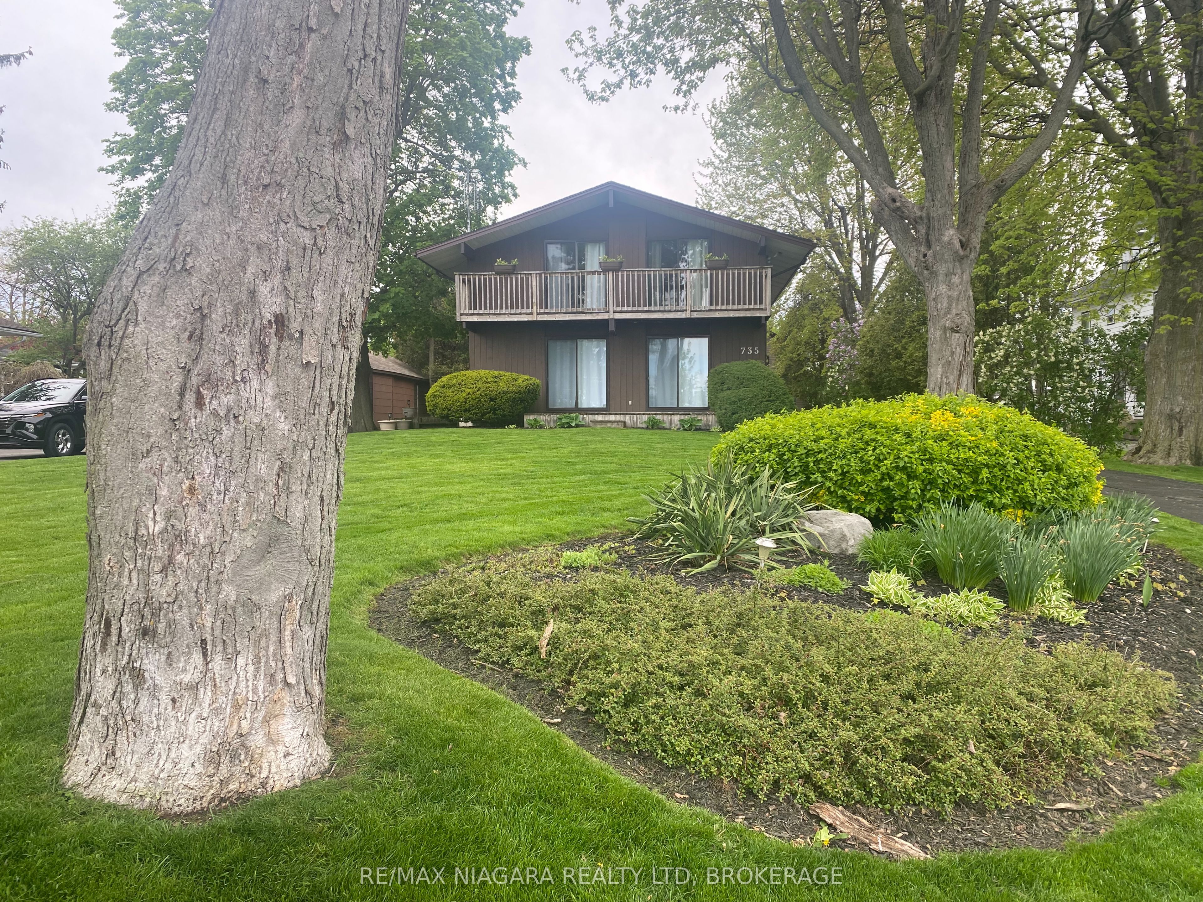 735 Niagara Boulevard Property Photo 8