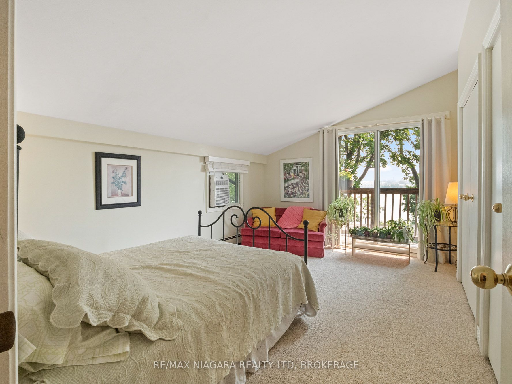 735 Niagara Boulevard Property Photo 28