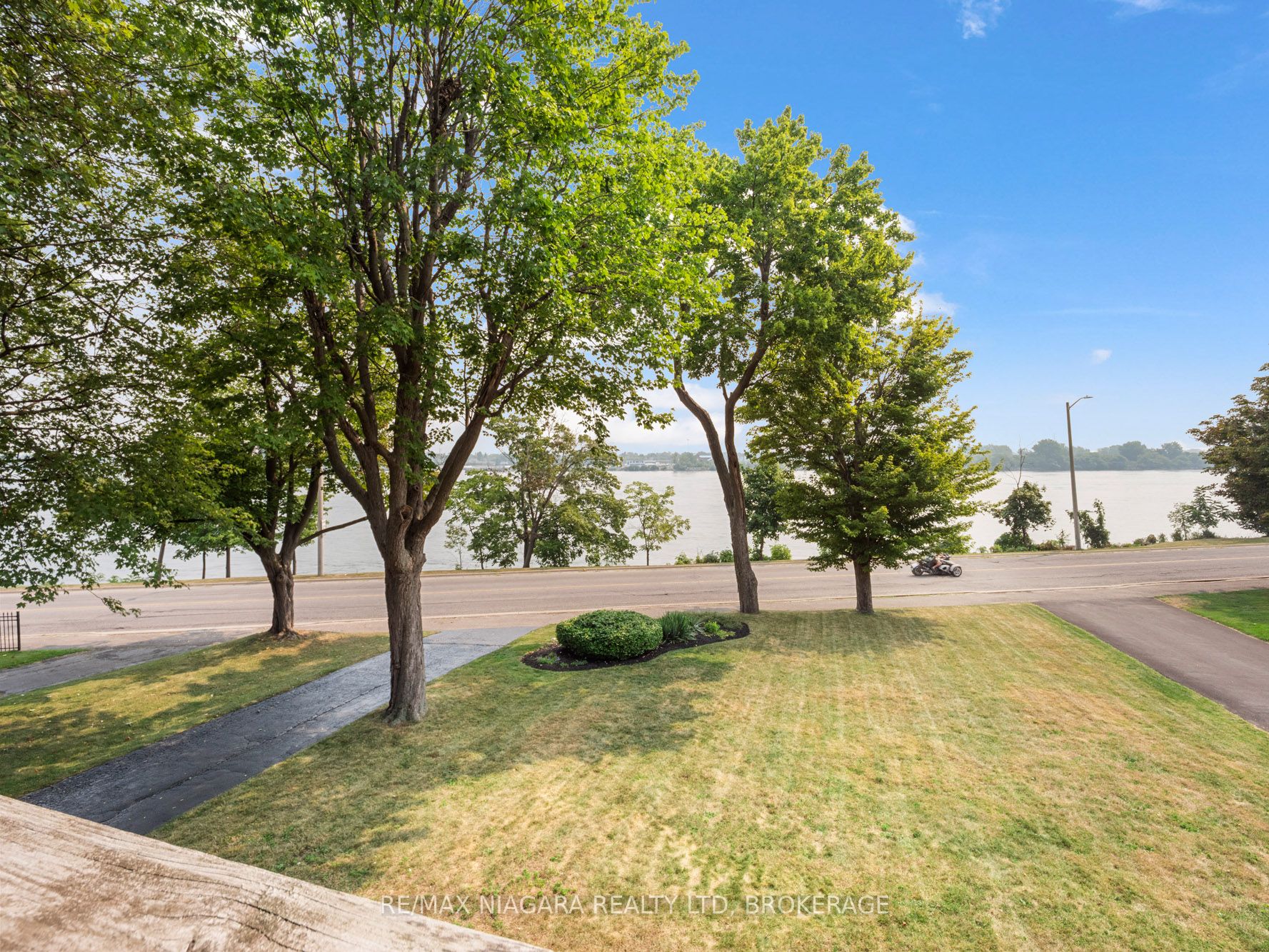 735 Niagara Boulevard Property Photo 40