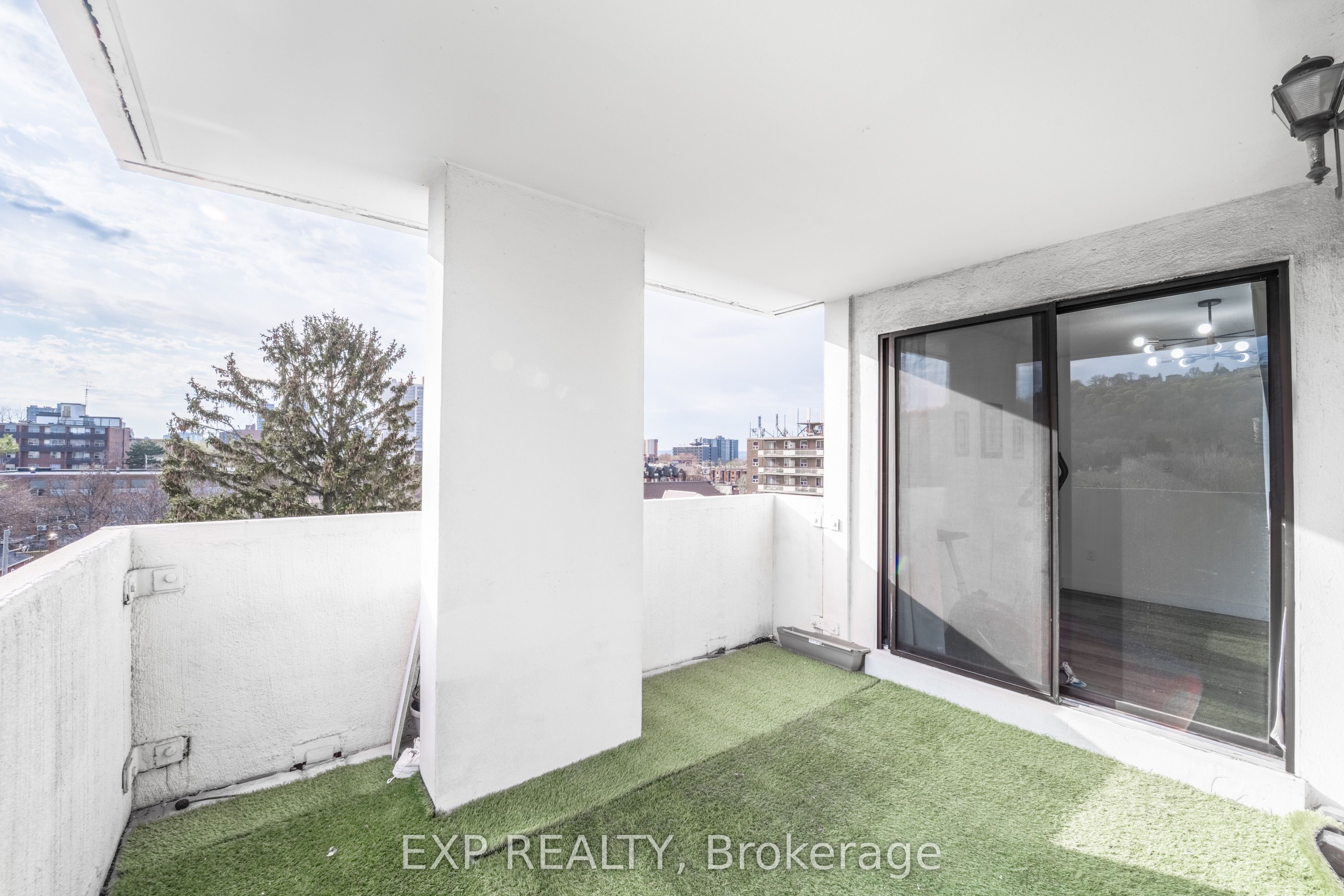 432 Main Street E 601 Property Photo 15